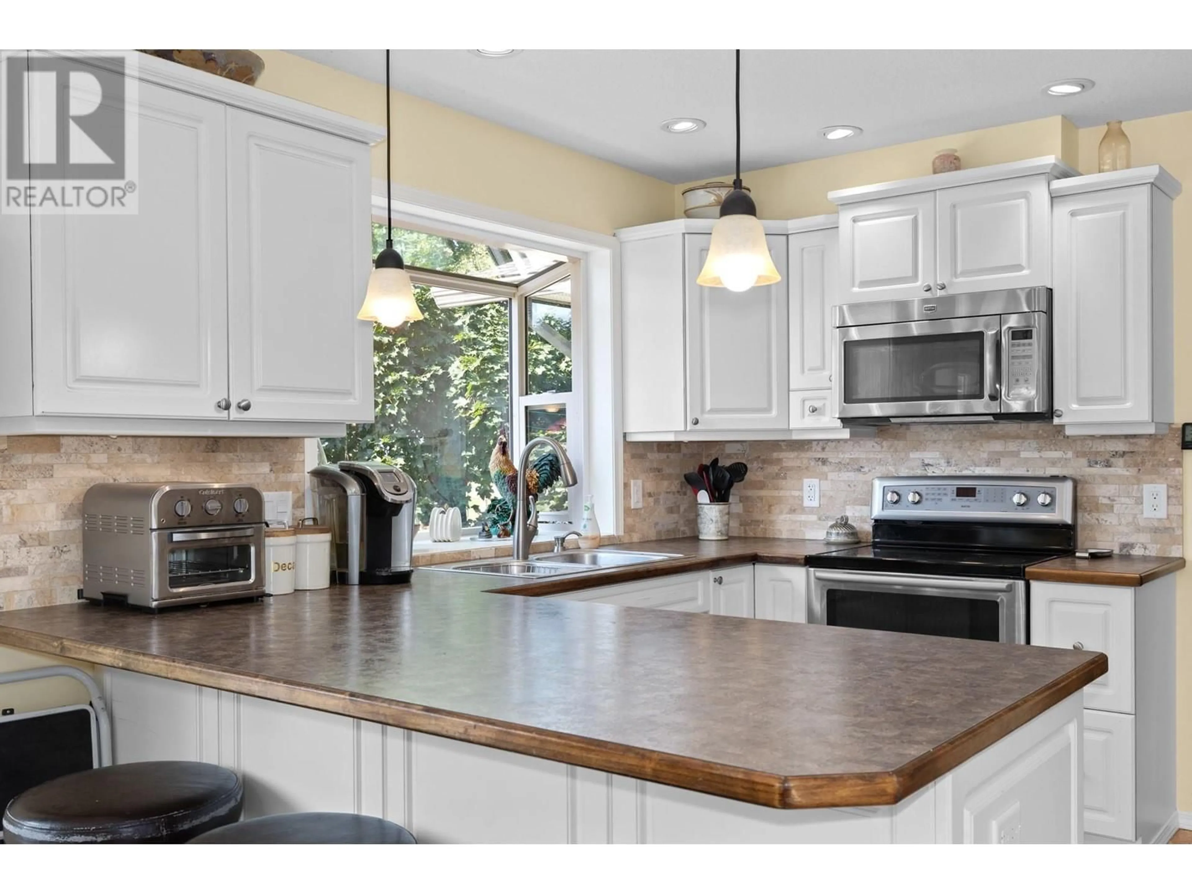 Open concept kitchen for 4151 Sealy Road, Kelowna British Columbia V1W4C4