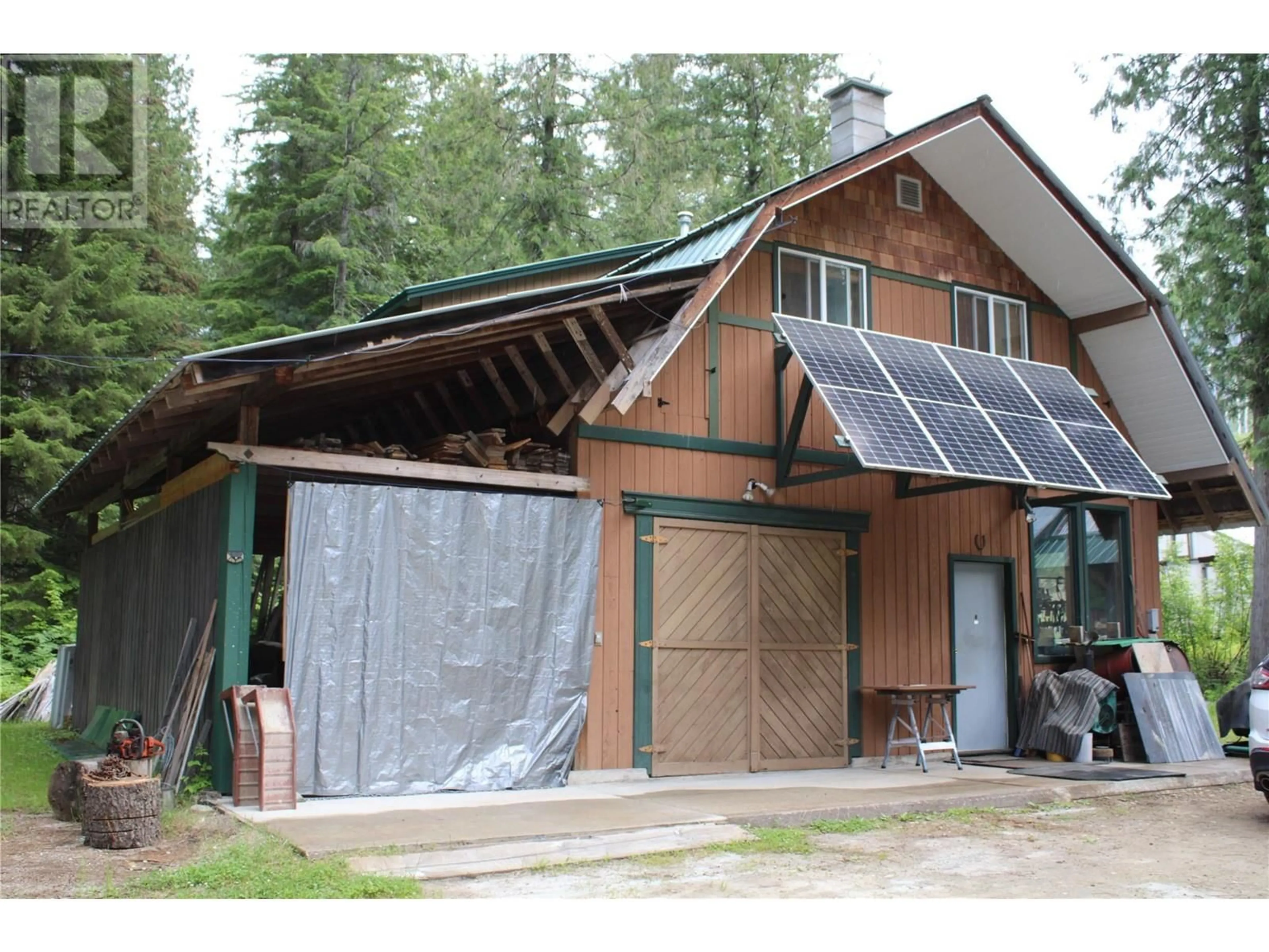 Indoor garage for 1598 Quast Road, Seymour Arm British Columbia V0E2V2