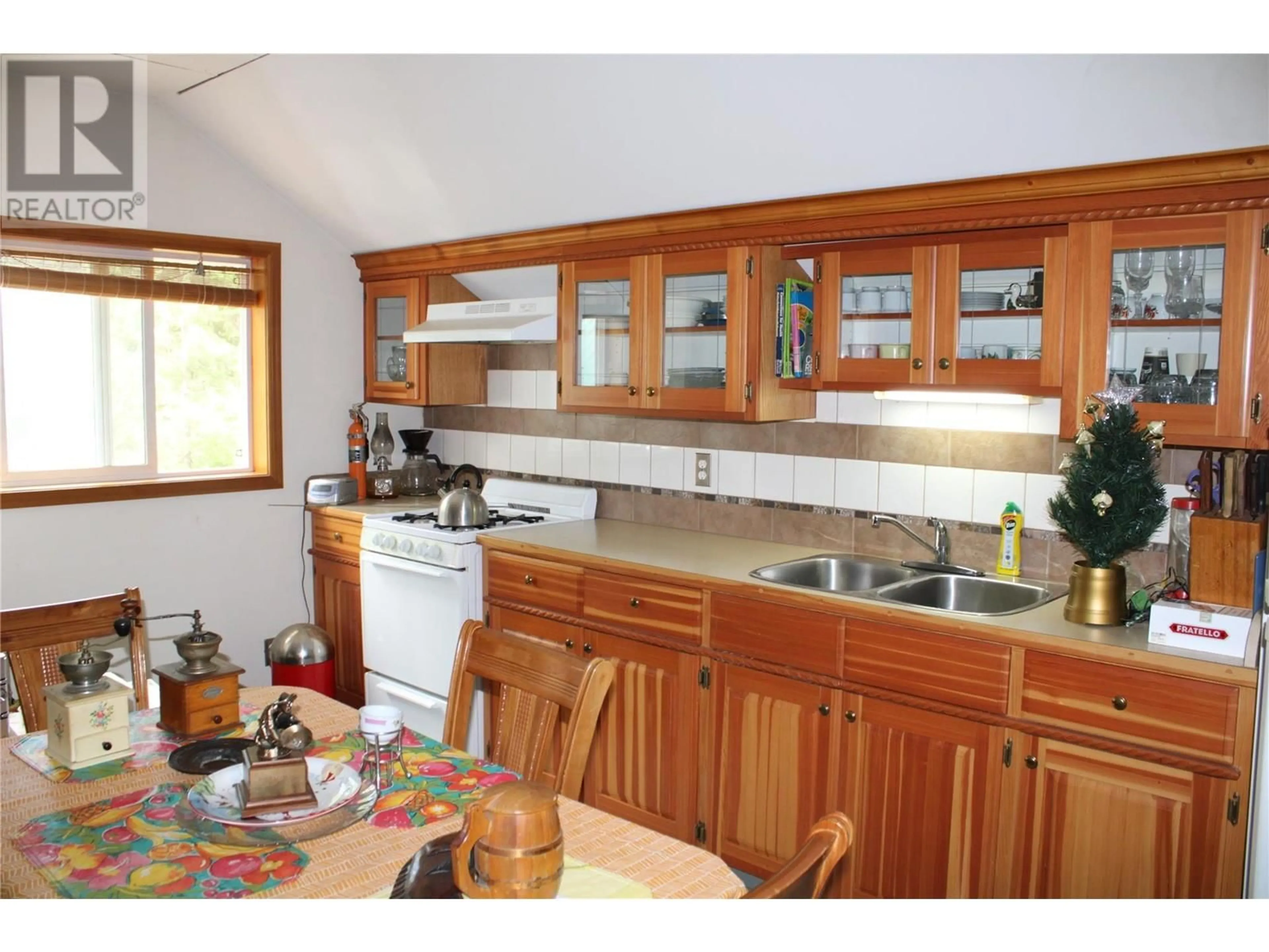 Kitchen, cottage for 1598 Quast Road, Seymour Arm British Columbia V0E2V2