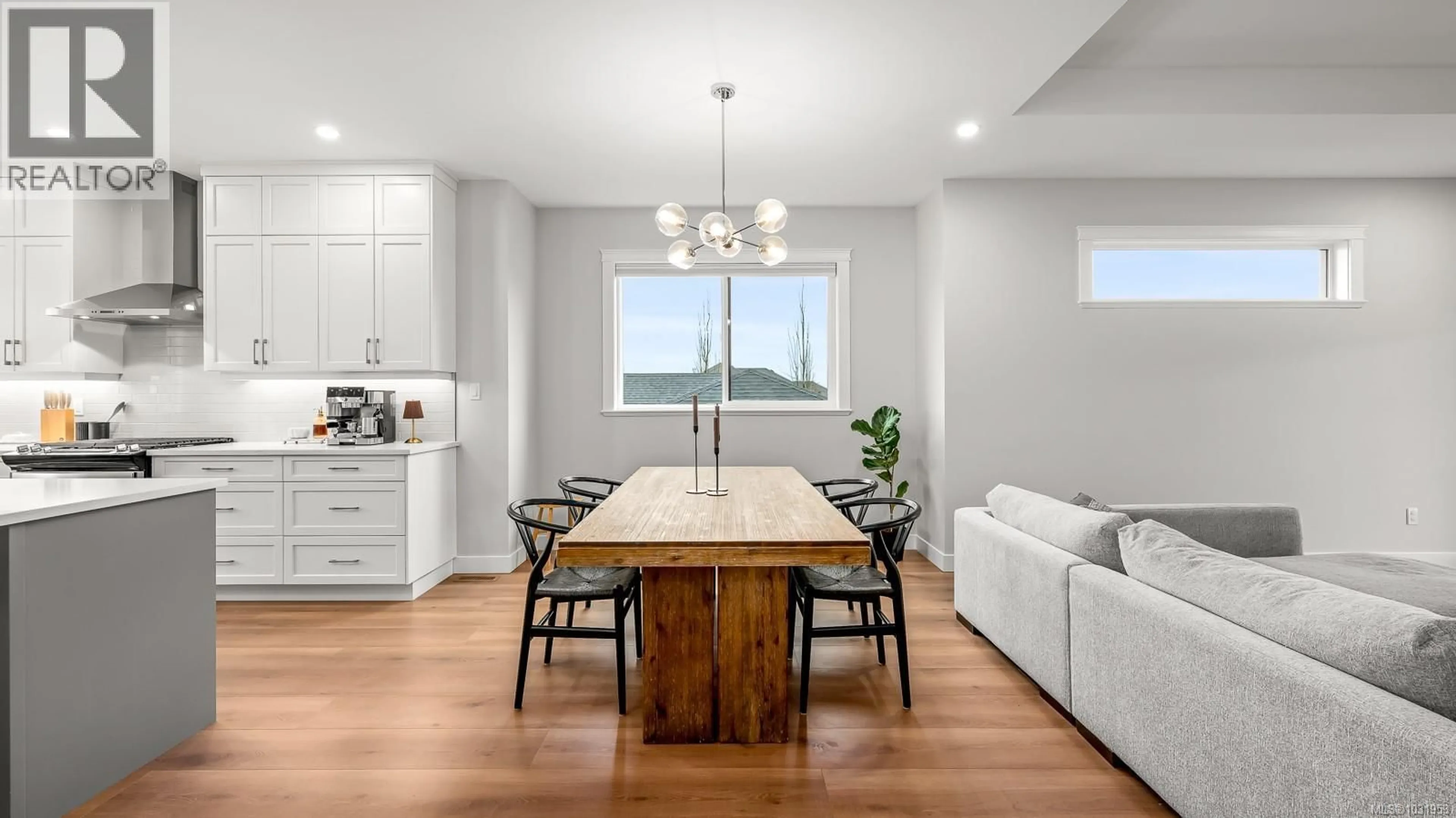 Open concept kitchen, wood/laminate floor for 4014 SOUTHWALK DRIVE, Courtenay British Columbia V9N0B3