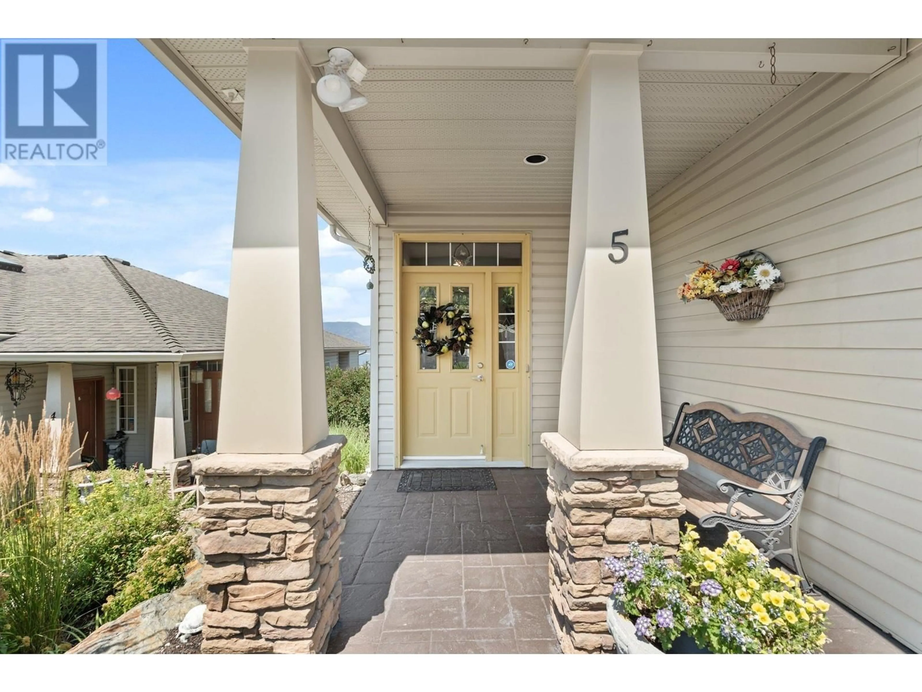 Indoor entryway, wood floors for 700 South Crest Drive Unit# 5 Lot# 5, Kelowna British Columbia V1W4X7