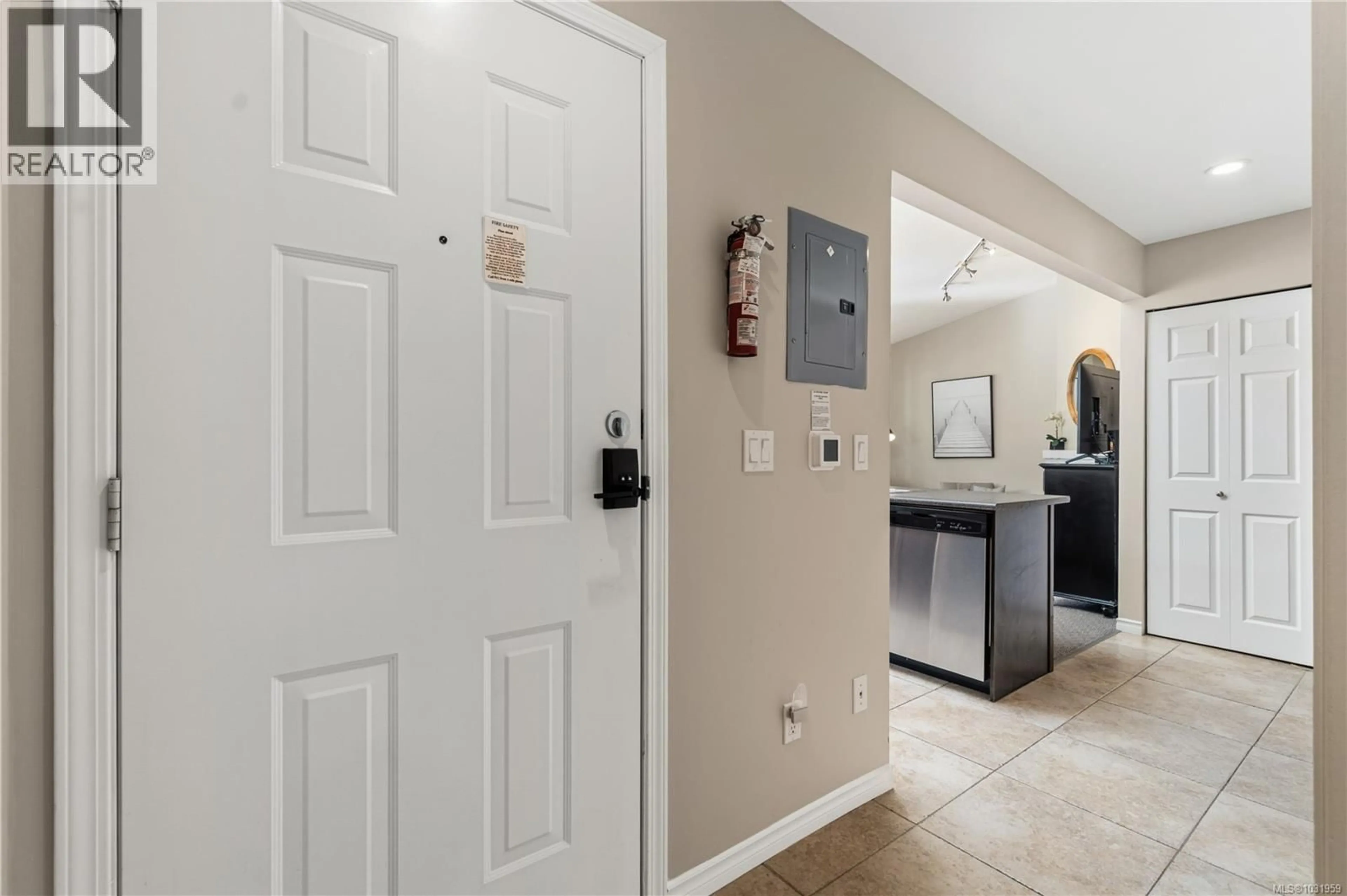 Indoor entryway for 24 - 1135 RESORT DRIVE, Parksville British Columbia V9P2T6