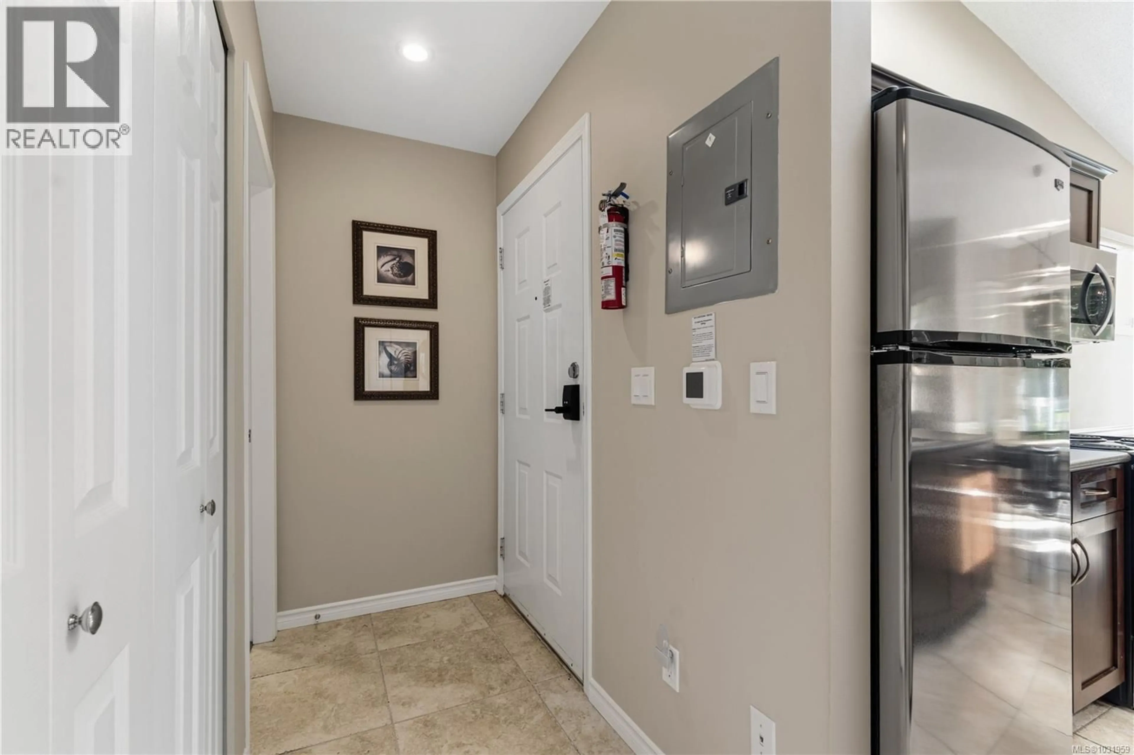 Indoor entryway for 24 - 1135 RESORT DRIVE, Parksville British Columbia V9P2T6