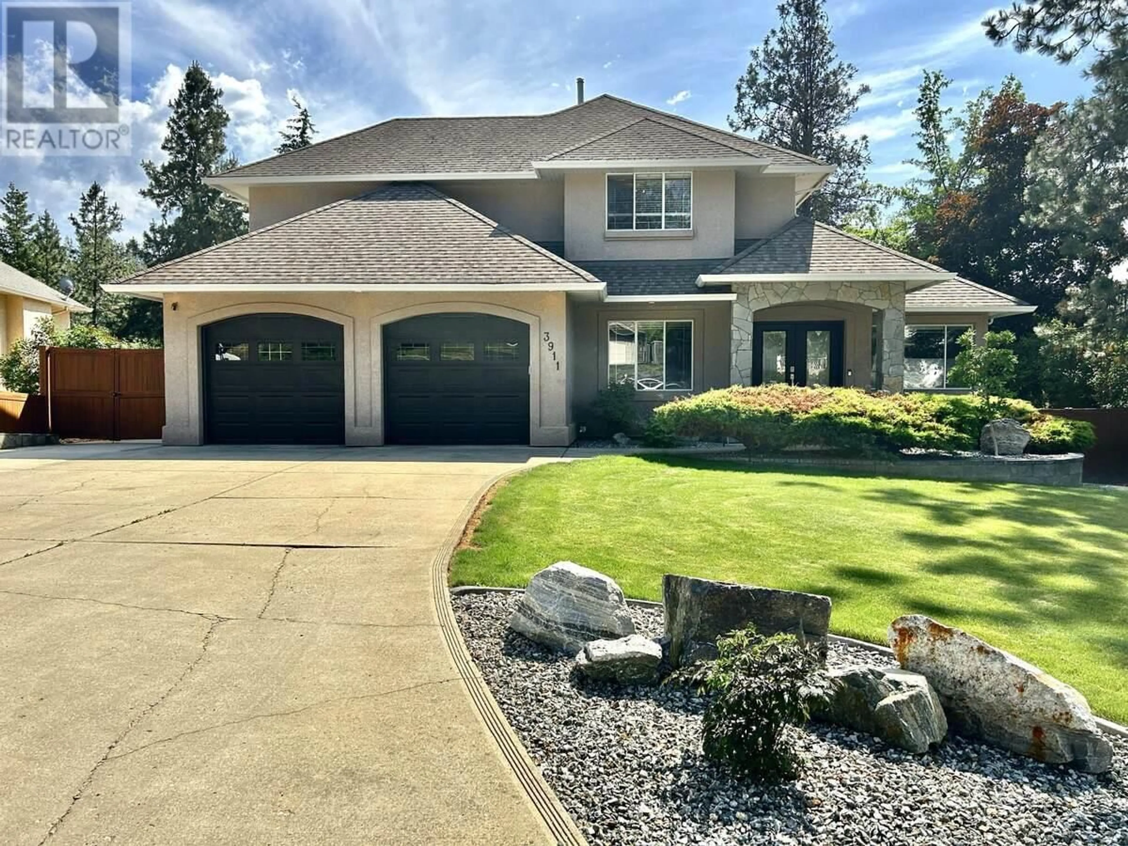 Home with vinyl exterior material, street for 3911 LAKEVALE PLACE, Kelowna British Columbia V1W3Z5
