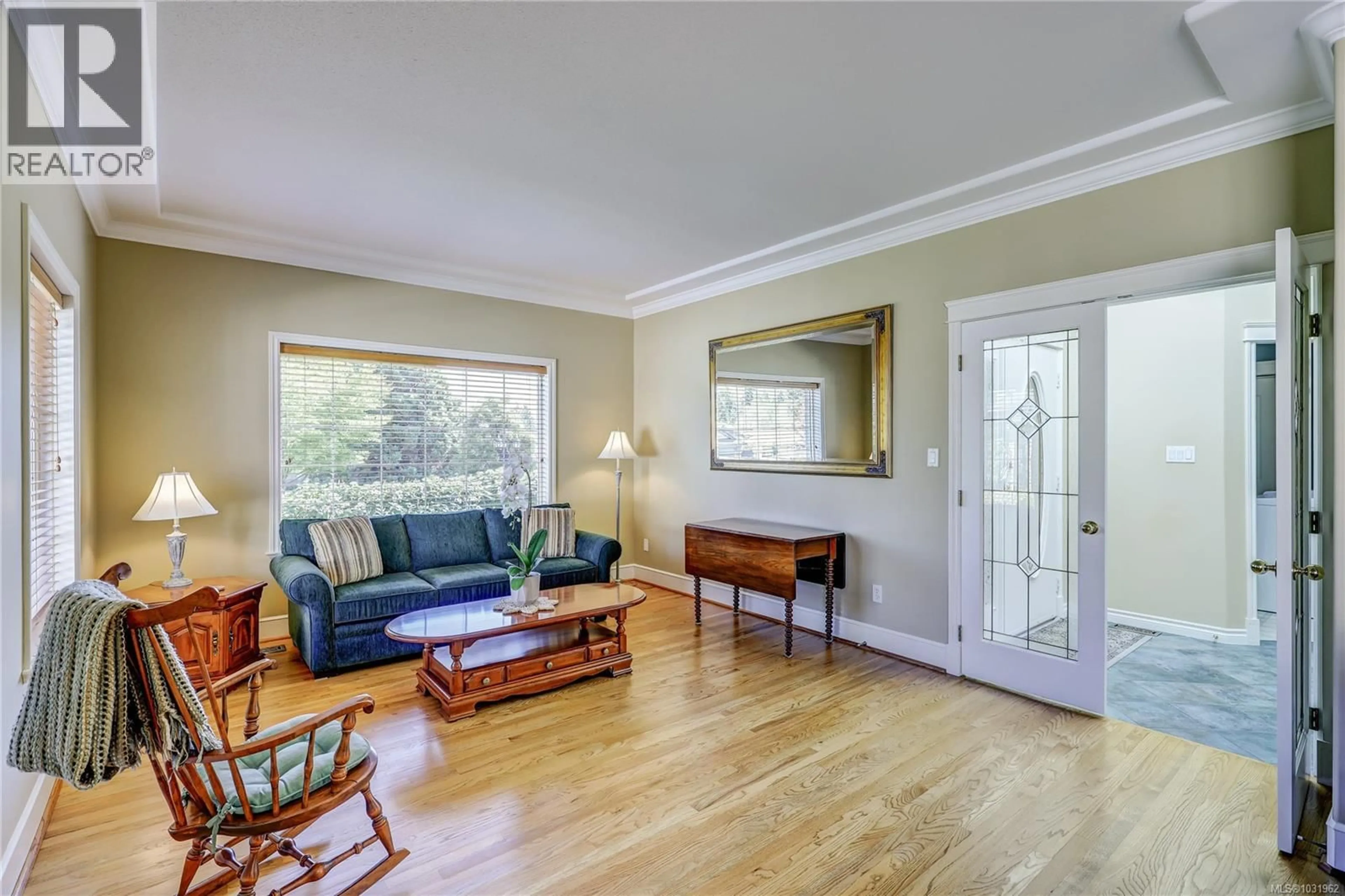 Living room with furniture, wood/laminate floor for 1132 YELLOWBRICK ROAD, Parksville British Columbia V9P2K4