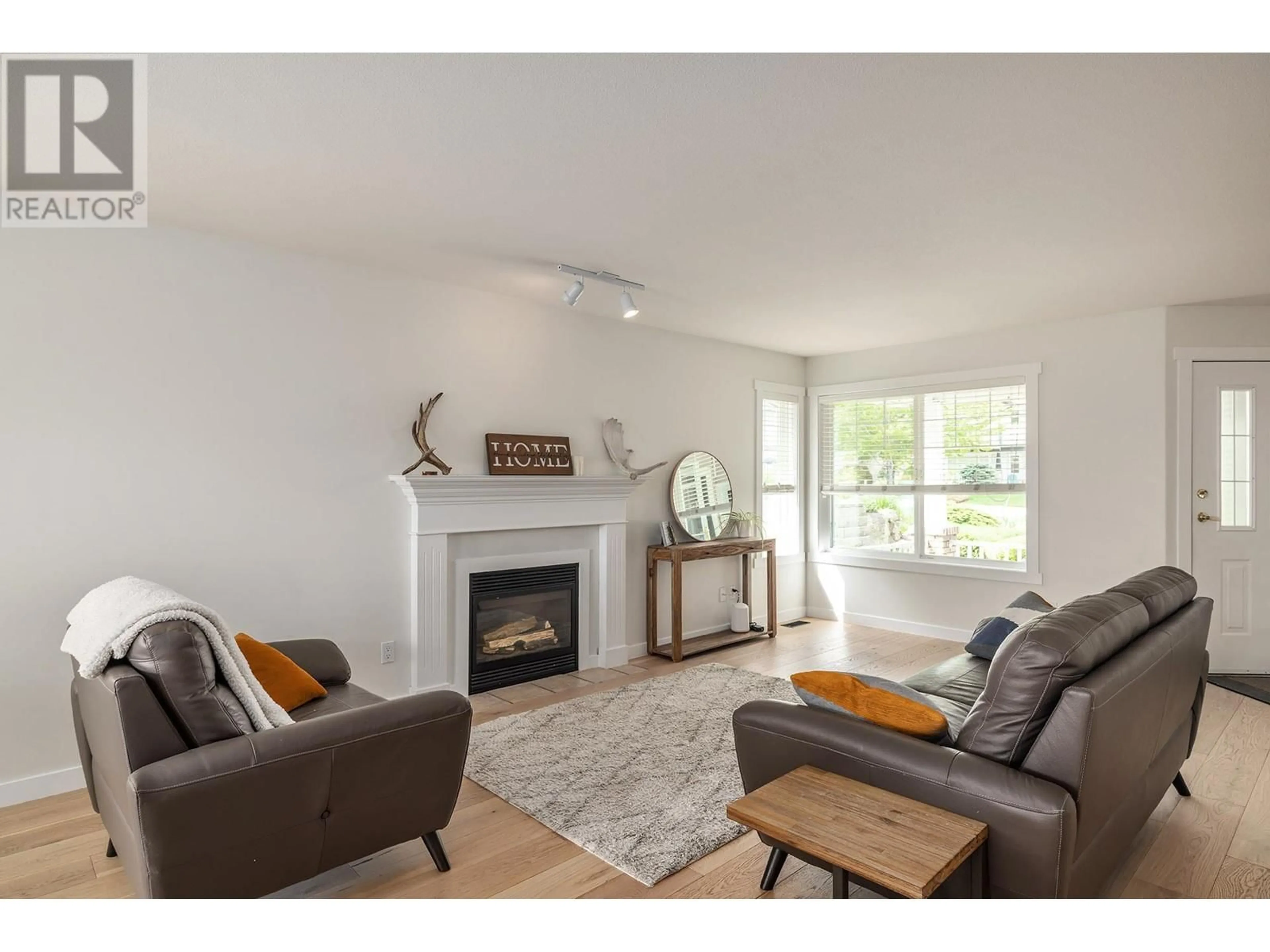 Living room for 3669 Morningside Drive, West Kelowna British Columbia V4T2T8