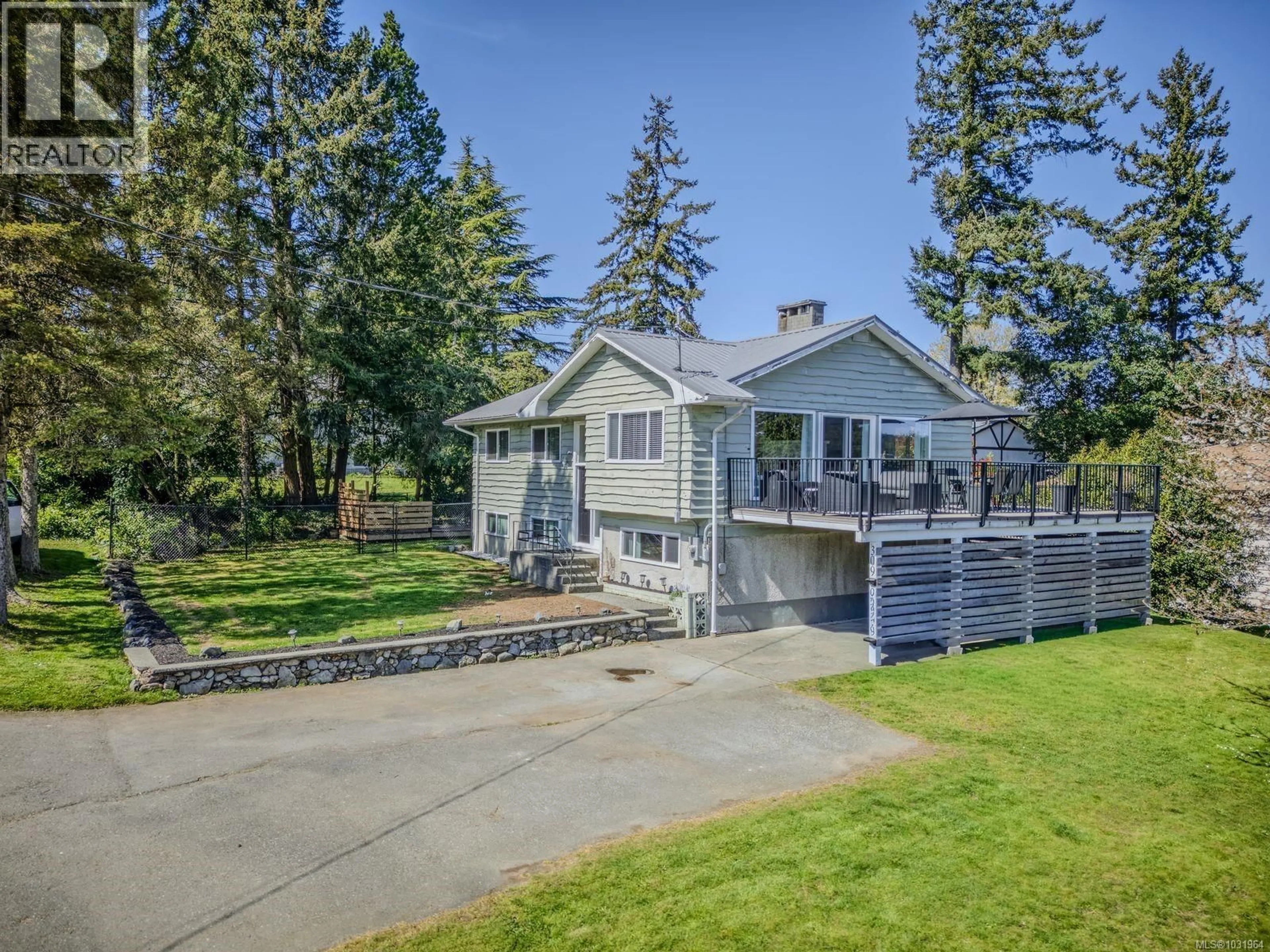 A pic from outside/outdoor area/front of a property/back of a property/a pic from drone, unknown for 309 PUTTER PLACE, Nanaimo British Columbia V9T1V2