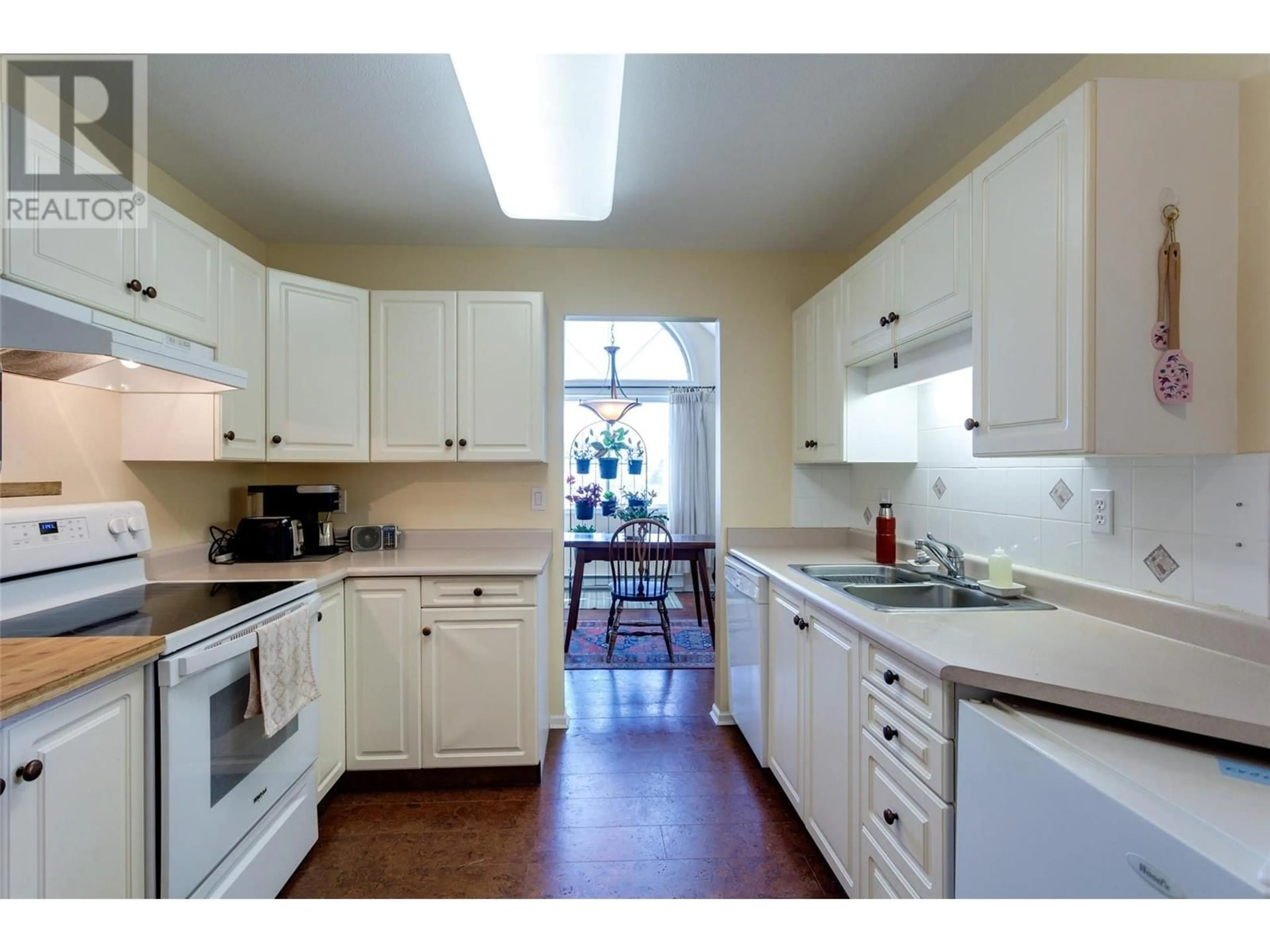 Standard kitchen, unknown for 302 - 980 GLENWOOD AVENUE, Kelowna British Columbia V1Y9P2