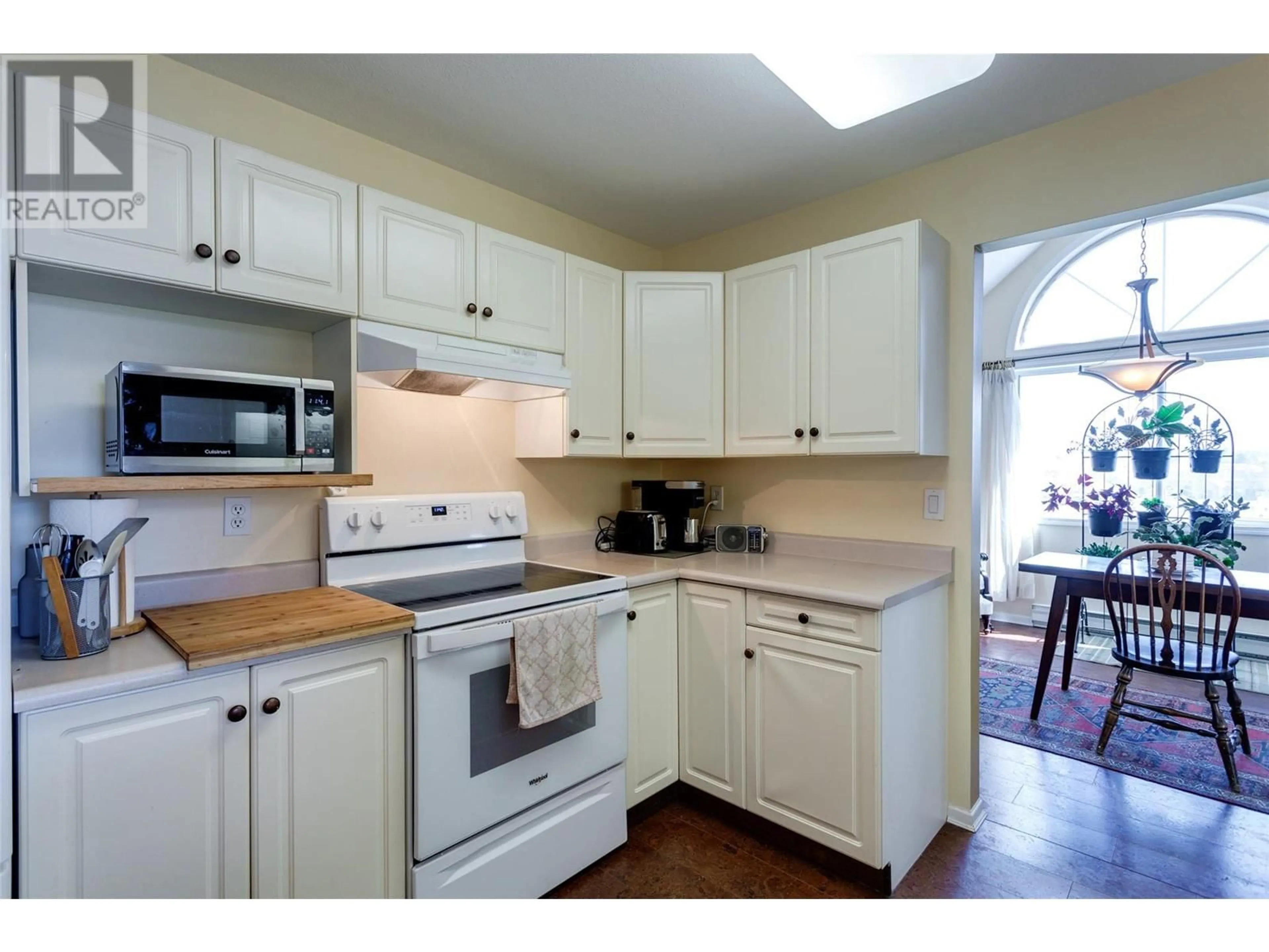 Standard kitchen, unknown for 302 - 980 GLENWOOD AVENUE, Kelowna British Columbia V1Y9P2