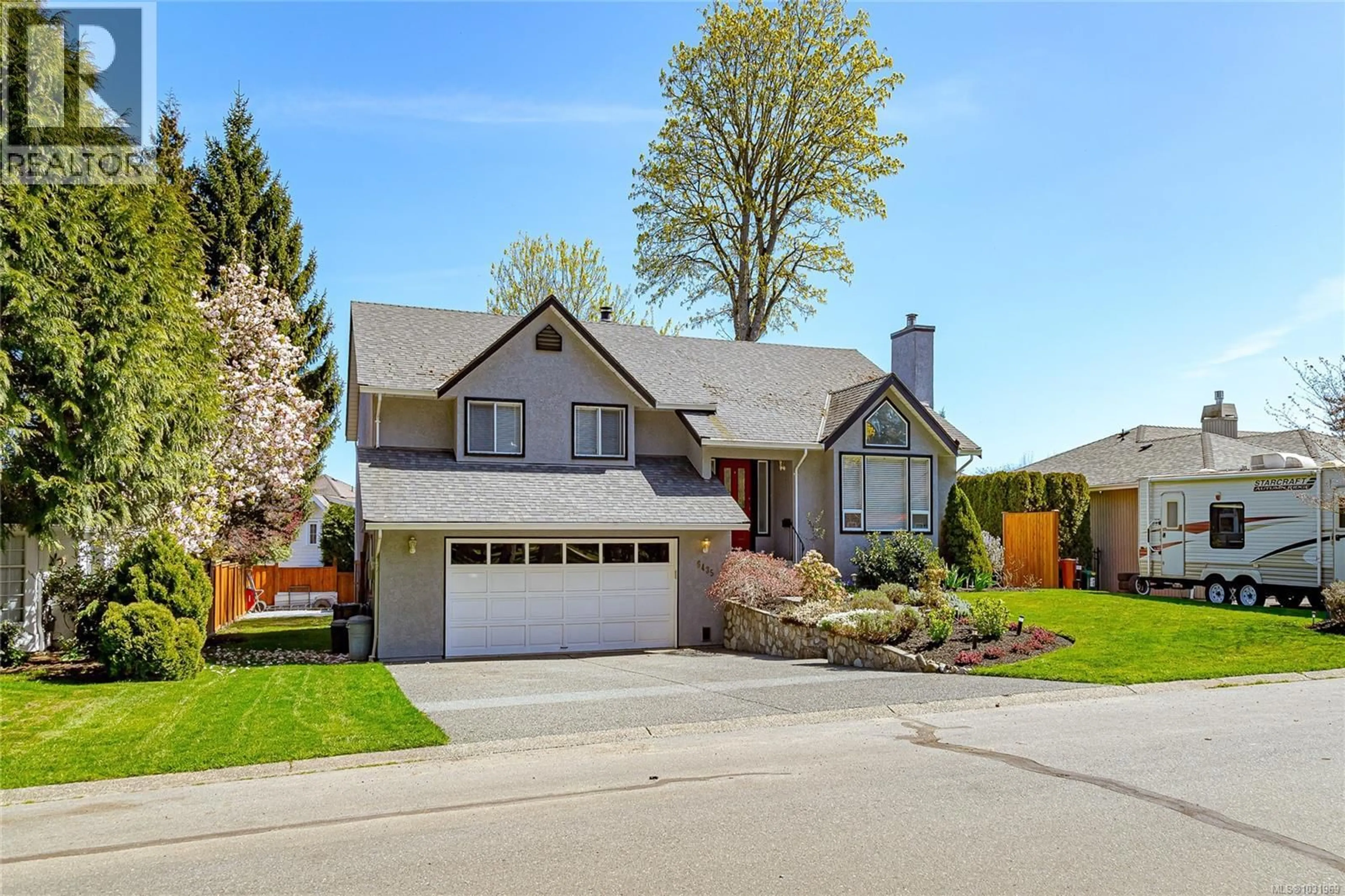 Home with vinyl exterior material, street for 6435 LOGANBERRY PLACE, Central Saanich British Columbia V8Z7E6