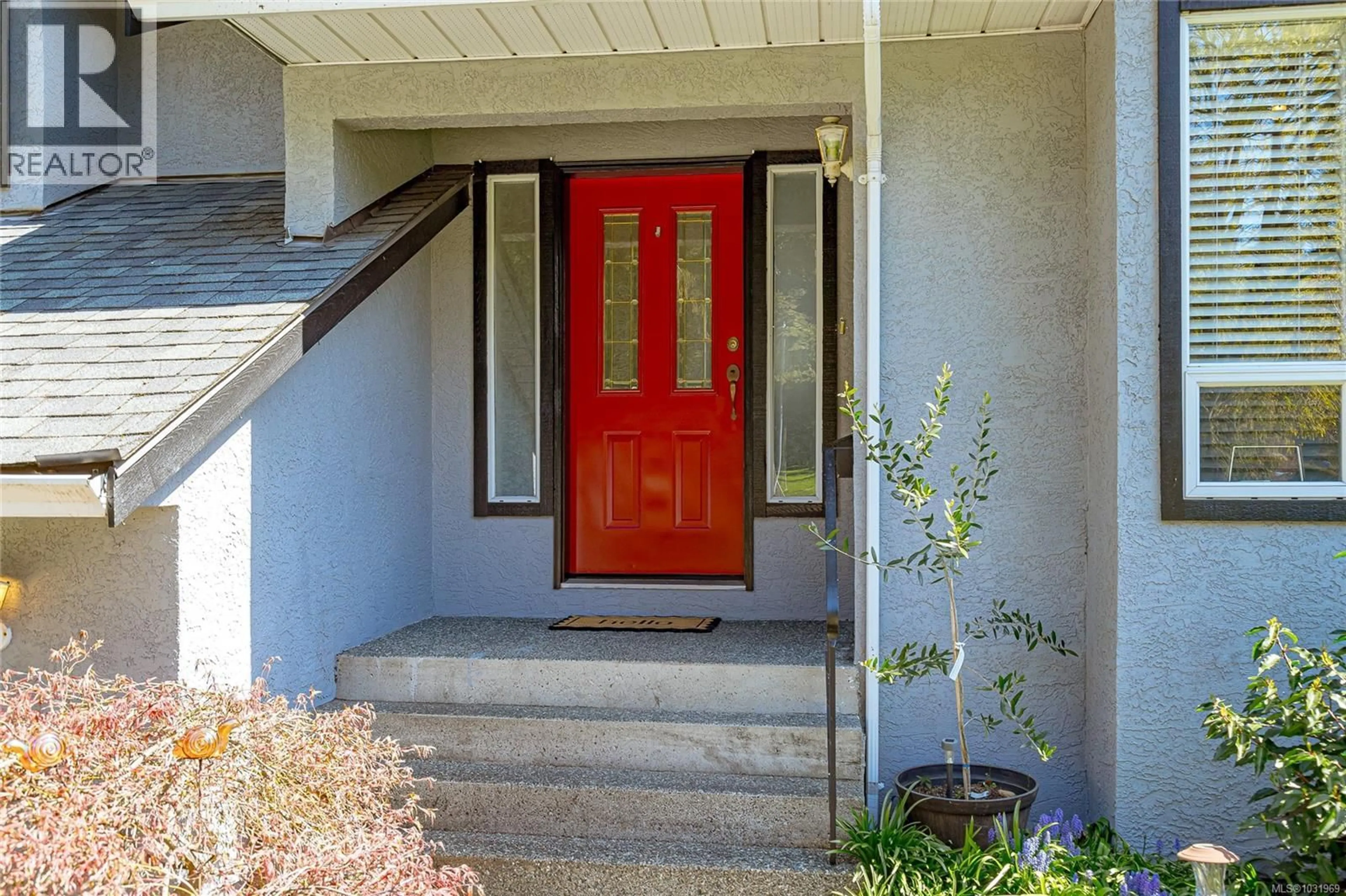 Indoor entryway for 6435 LOGANBERRY PLACE, Central Saanich British Columbia V8Z7E6