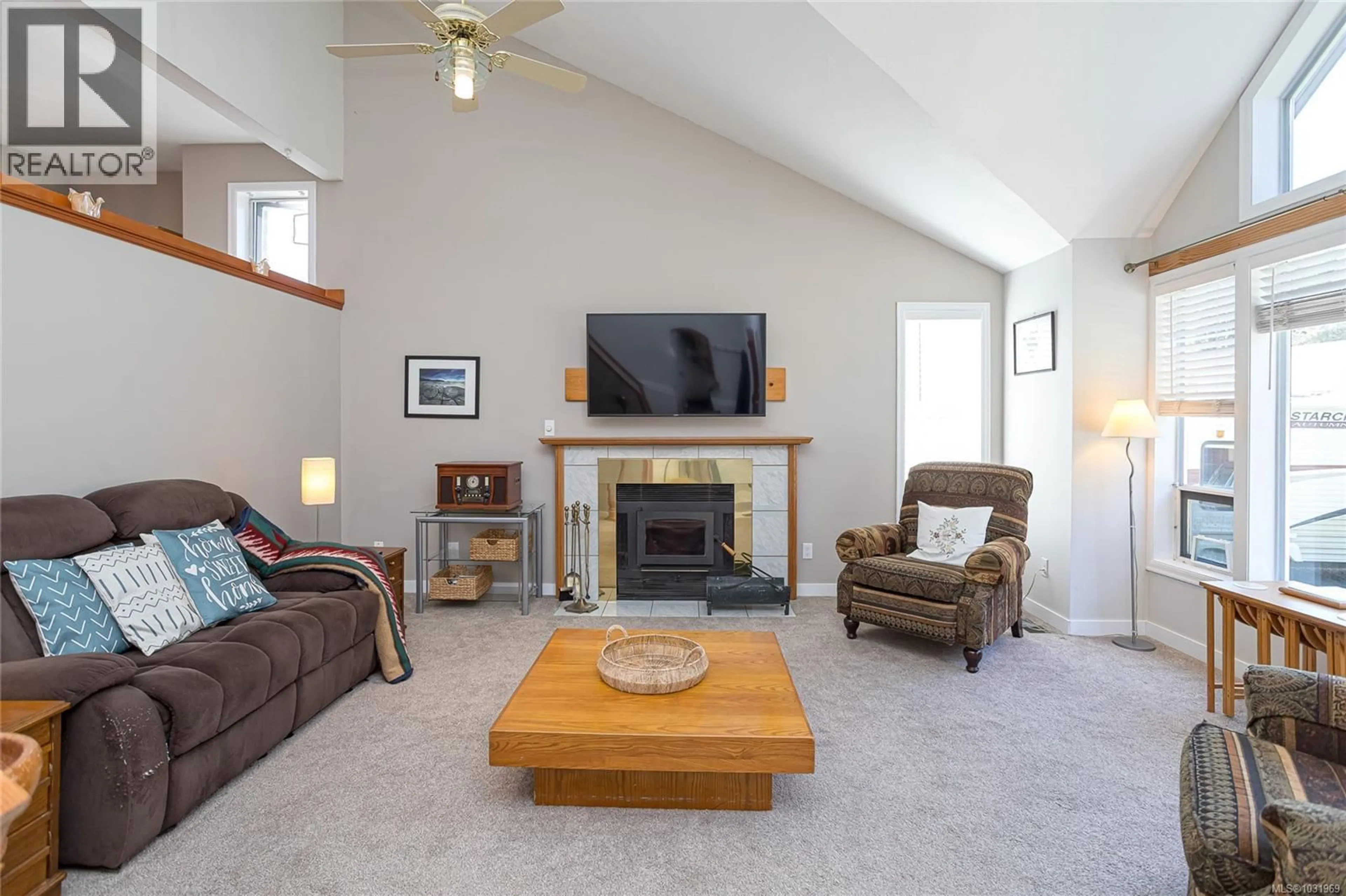 Living room with furniture, unknown for 6435 LOGANBERRY PLACE, Central Saanich British Columbia V8Z7E6