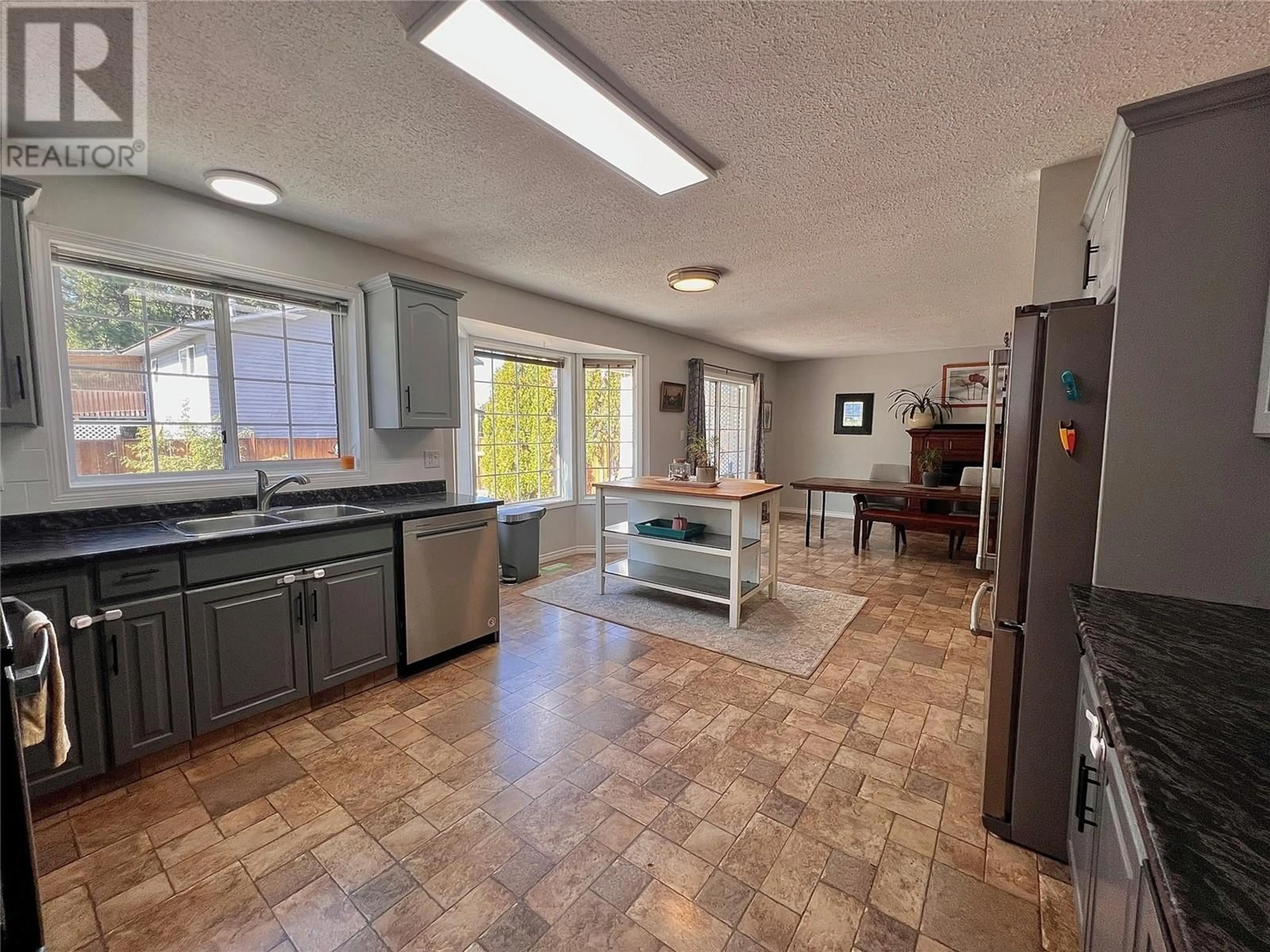 Open concept kitchen for 519 MAYNE Avenue, Princeton British Columbia V0X1W0