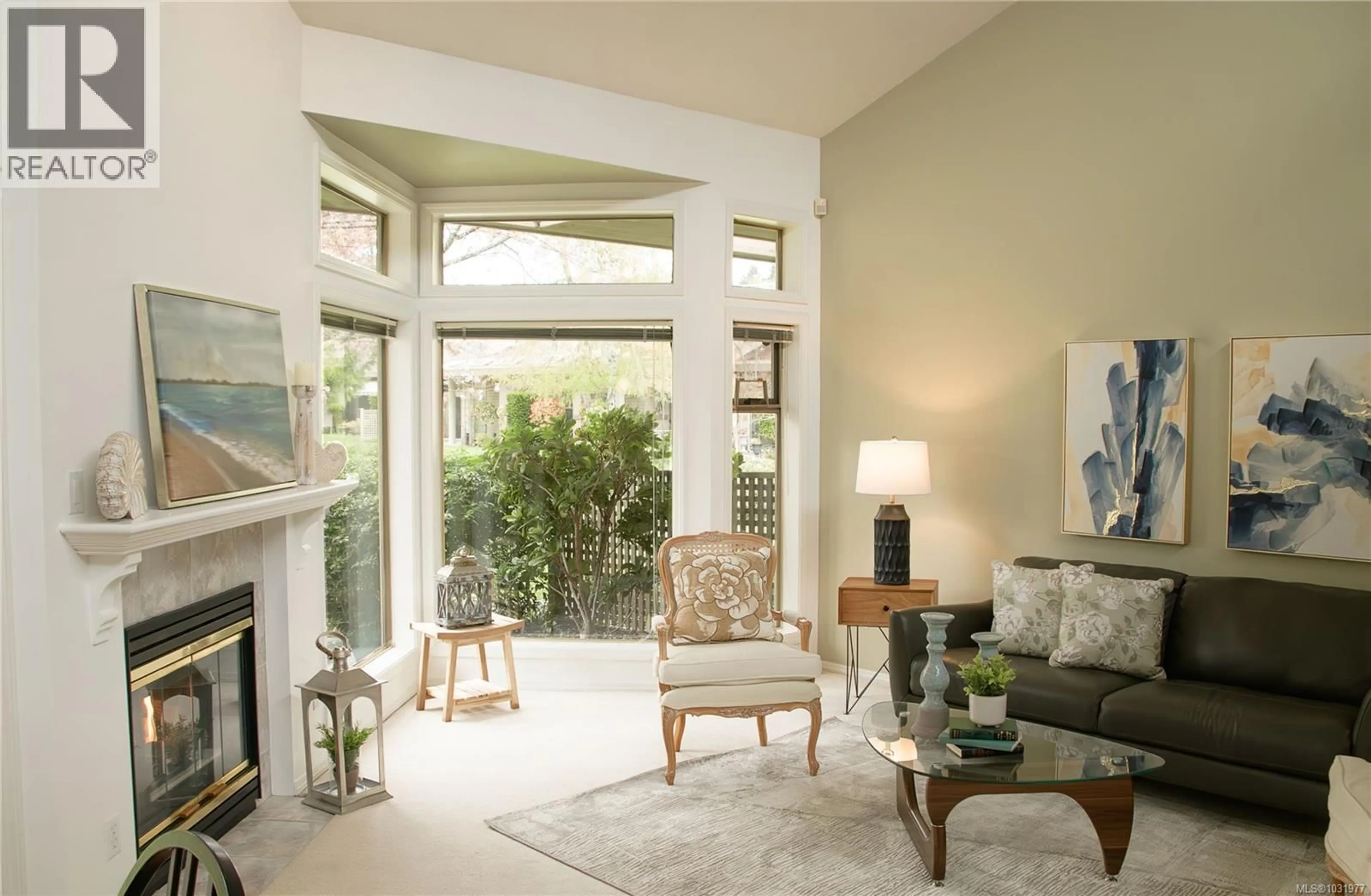 Living room with furniture, unknown for 823 LAKES BOULEVARD, Parksville British Columbia V9P2P8