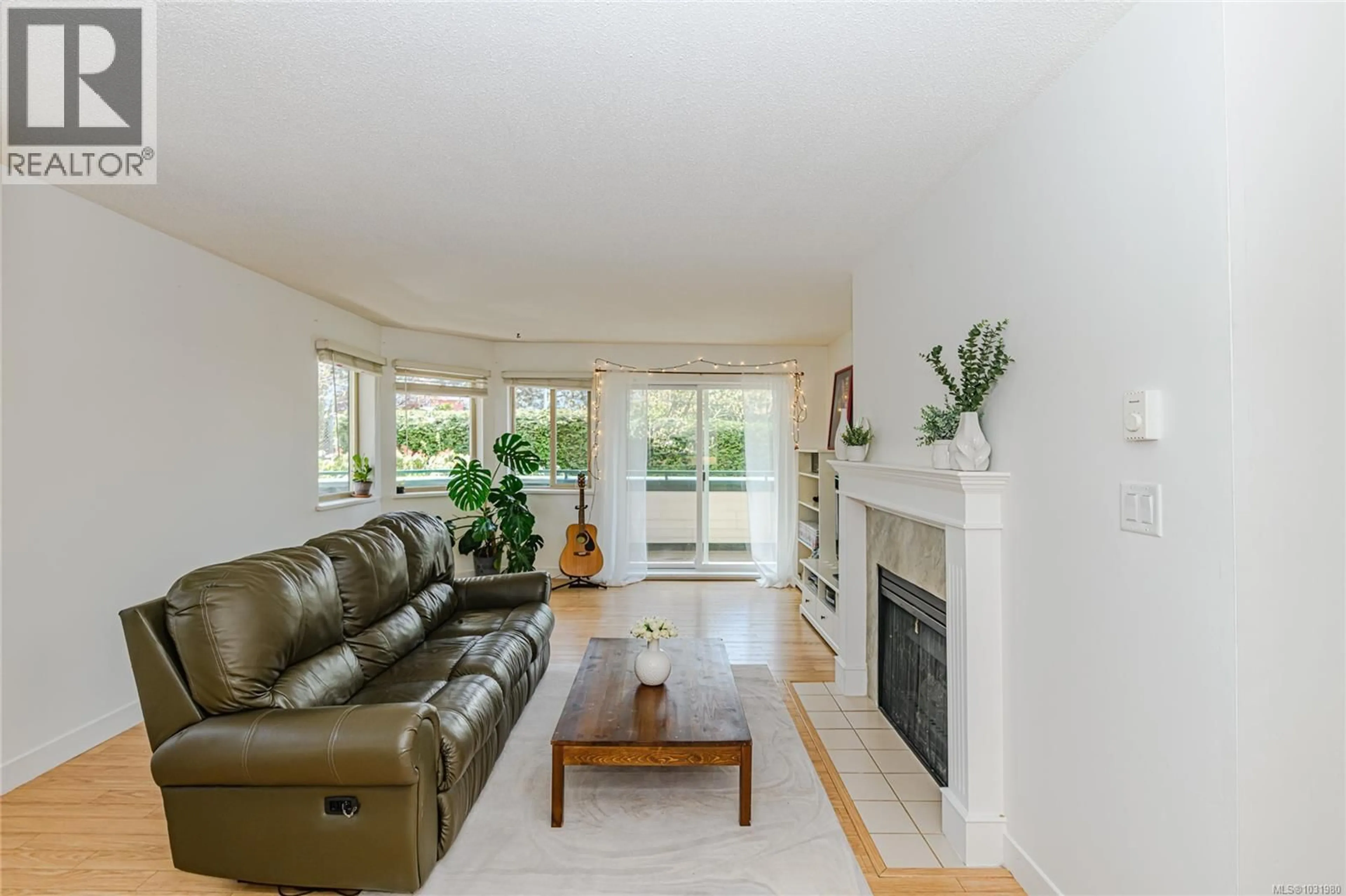 Living room with furniture, unknown for 206 - 1270 JOHNSON STREET, Victoria British Columbia V8V3P1