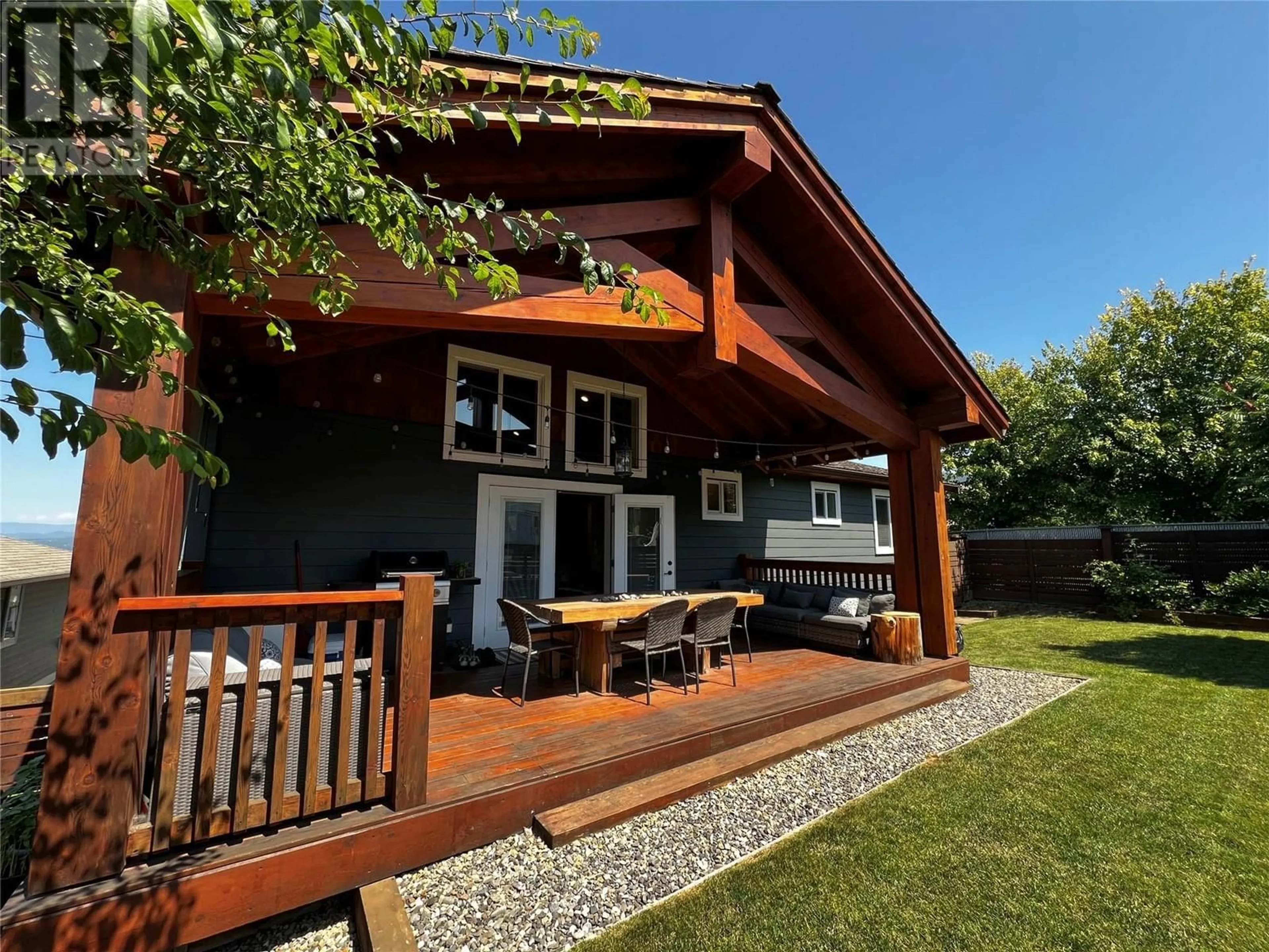 Patio, cottage for 2070 1 Avenue SE, Salmon Arm British Columbia V1E1K1