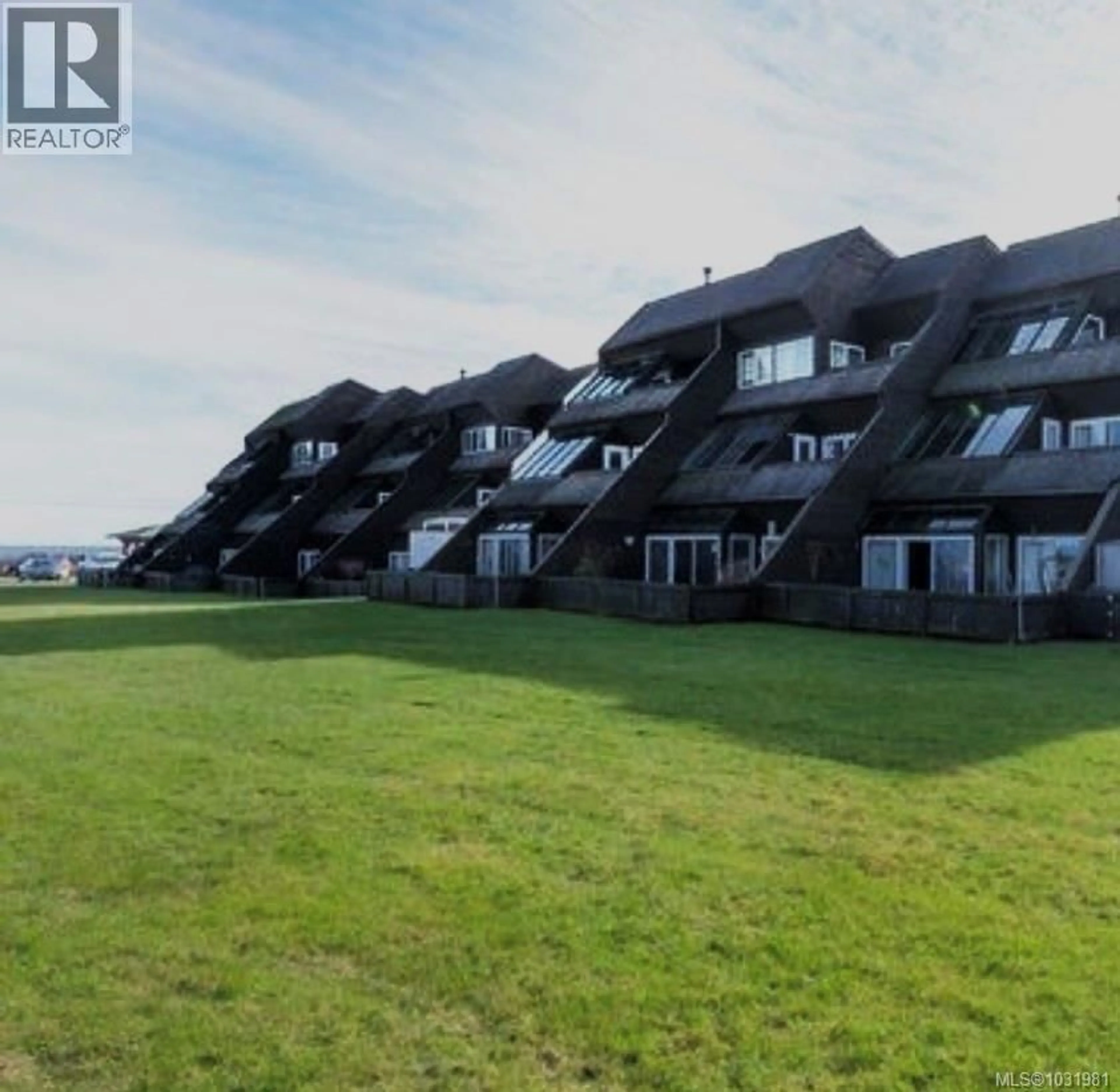 A pic from outside/outdoor area/front of a property/back of a property/a pic from drone, water/lake/river/ocean view for 203 - 2740 ISLAND HIGHWAY SOUTH, Campbell River British Columbia V9W1C7