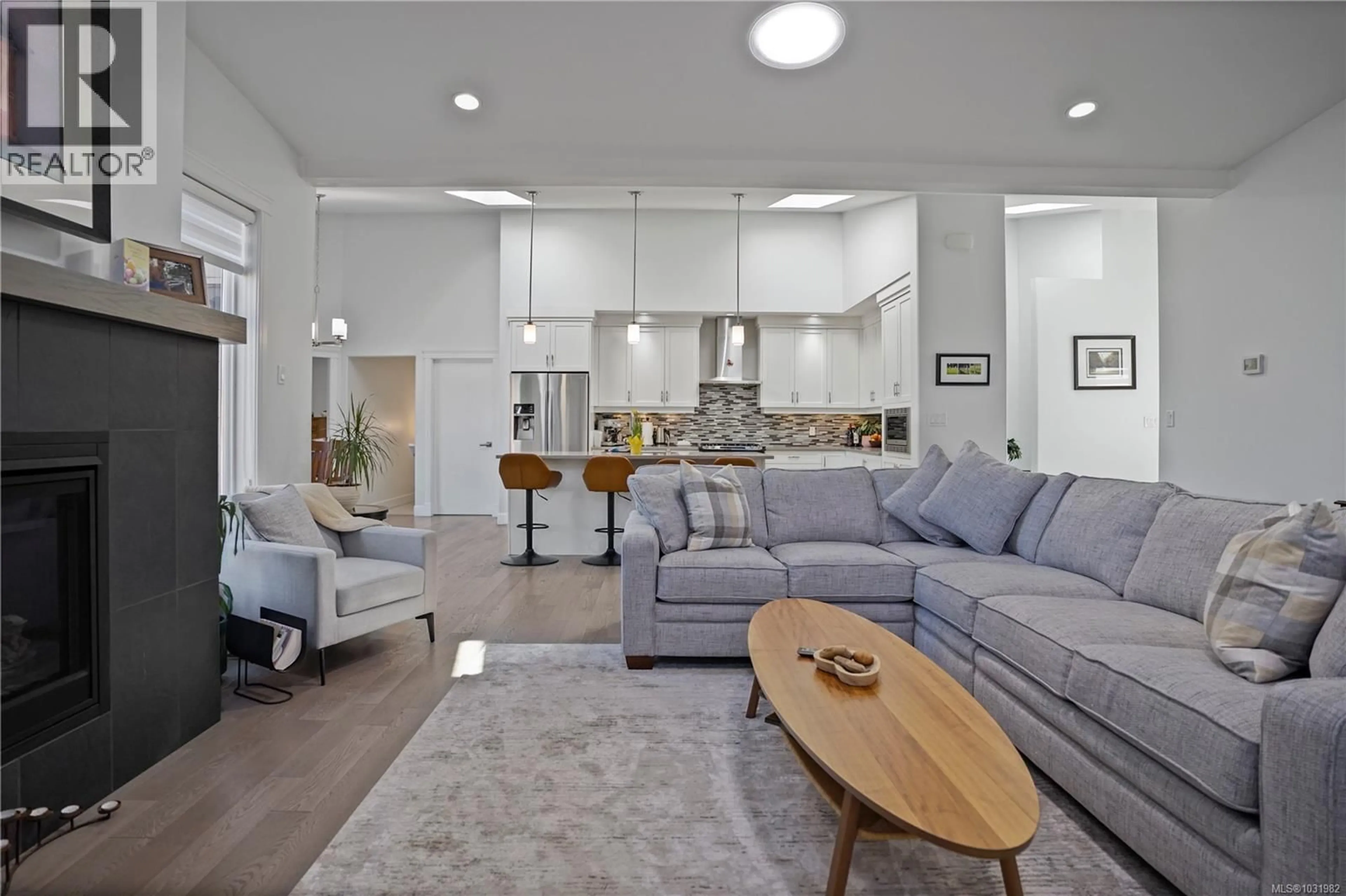 Living room with furniture, unknown for 3413 BARRINGTON ROAD, Nanaimo British Columbia V9T0J1