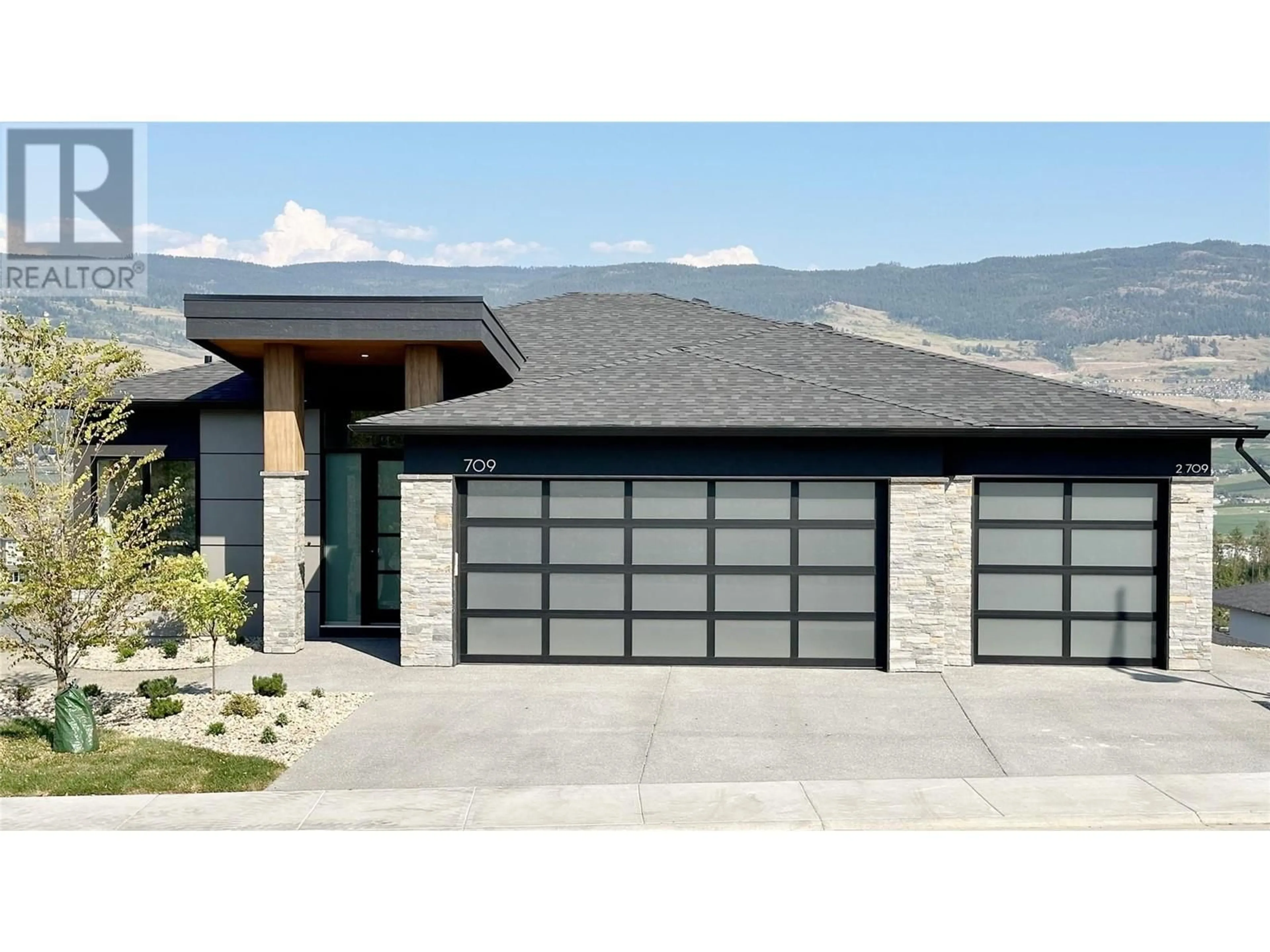 Home with vinyl exterior material for 709 Carleton Street, Kelowna British Columbia V1V0J2