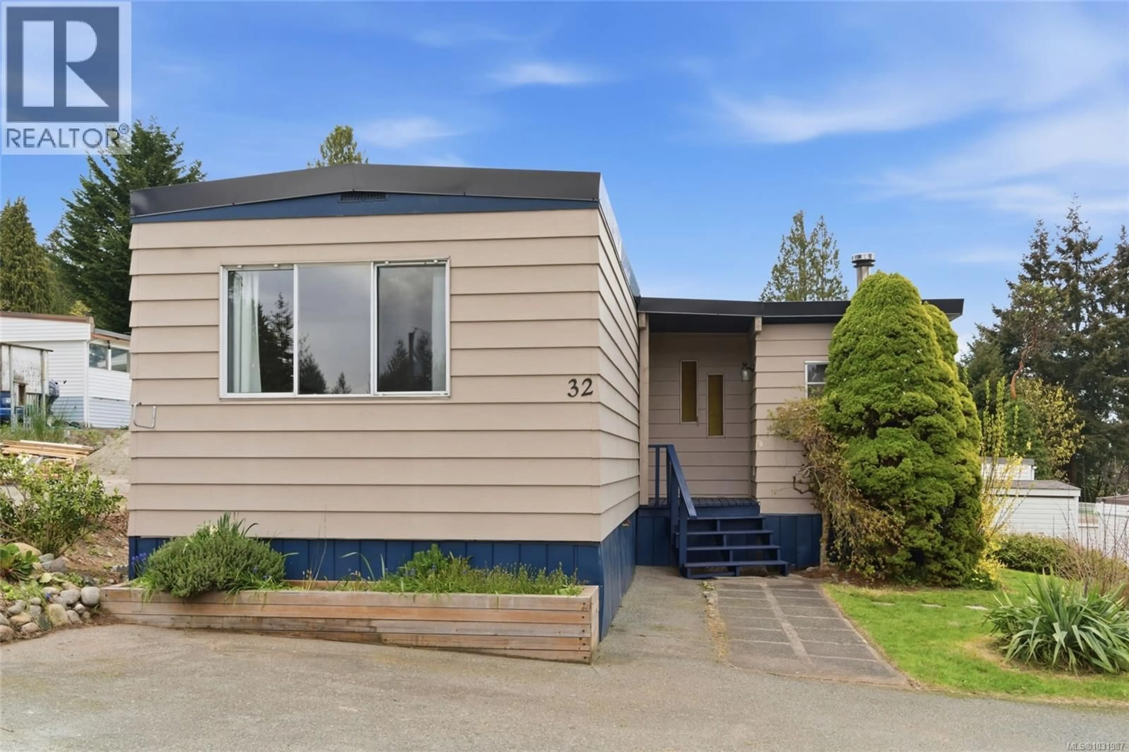 Home with vinyl exterior material, street for 32 - 1000 CHASE RIVER ROAD, Nanaimo British Columbia V9R6L8