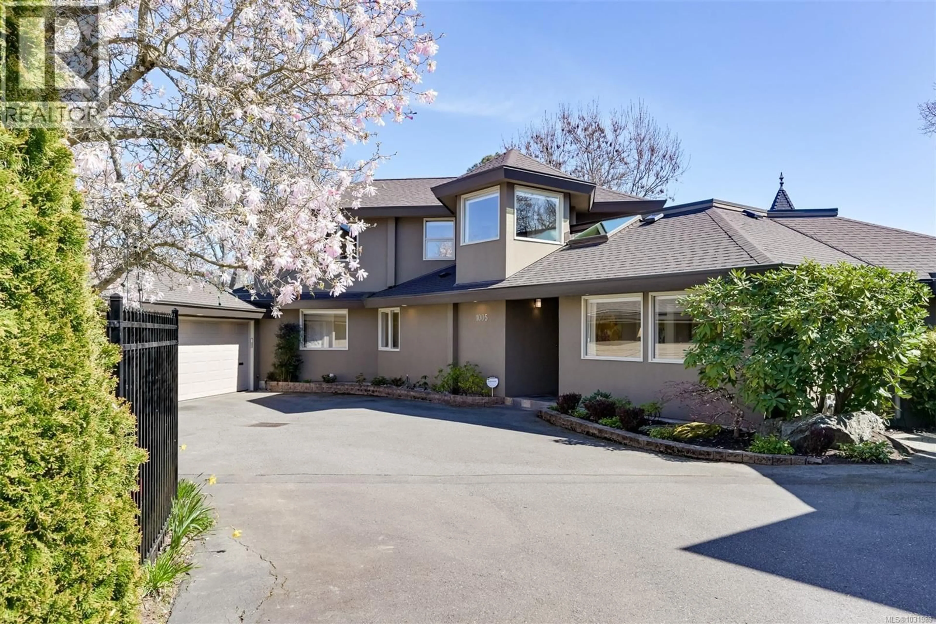 Unknown for 1005 JOAN CRESCENT, Victoria British Columbia V8S3L3