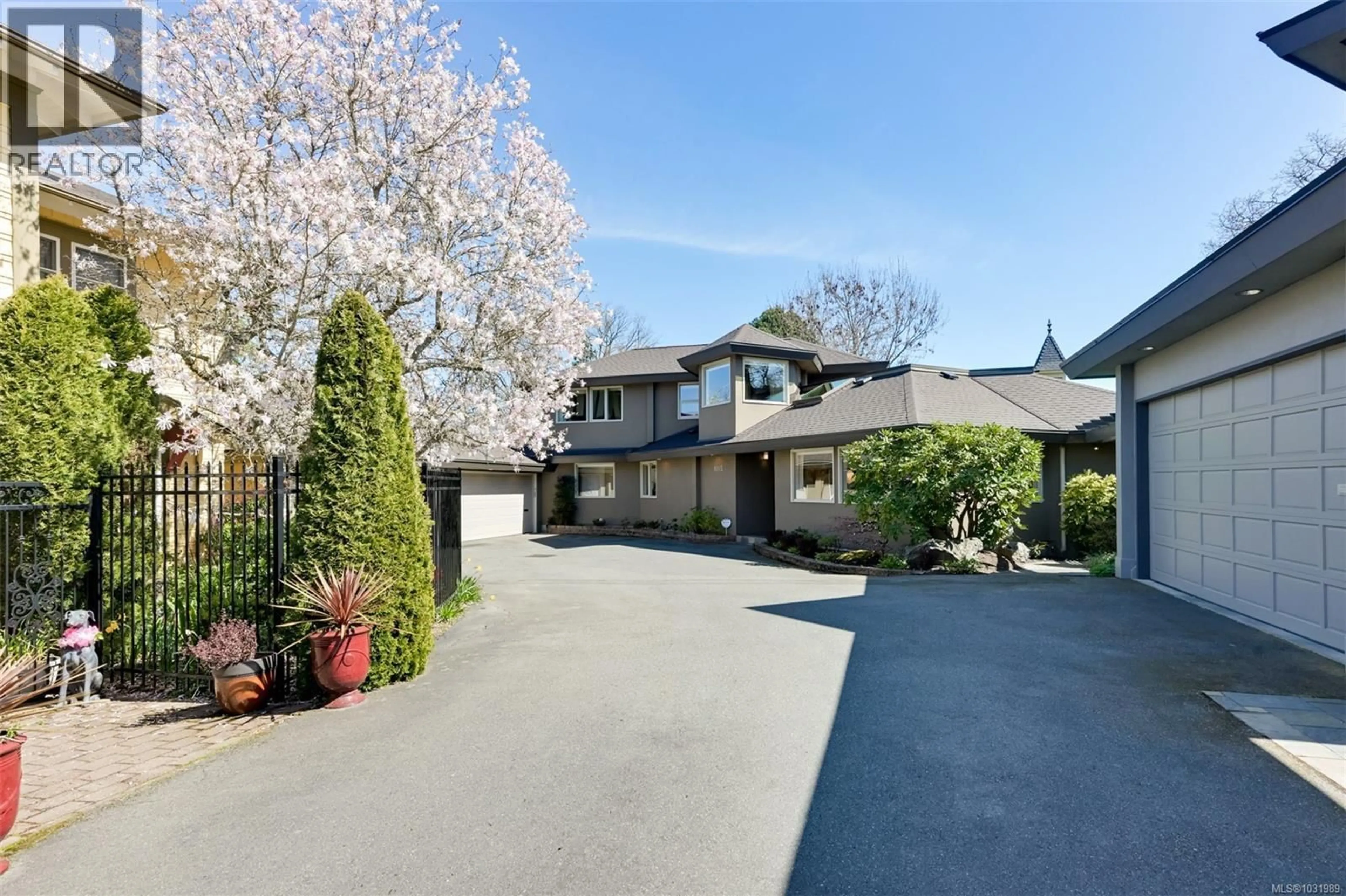 A pic from outside/outdoor area/front of a property/back of a property/a pic from drone, street for 1005 JOAN CRESCENT, Victoria British Columbia V8S3L3