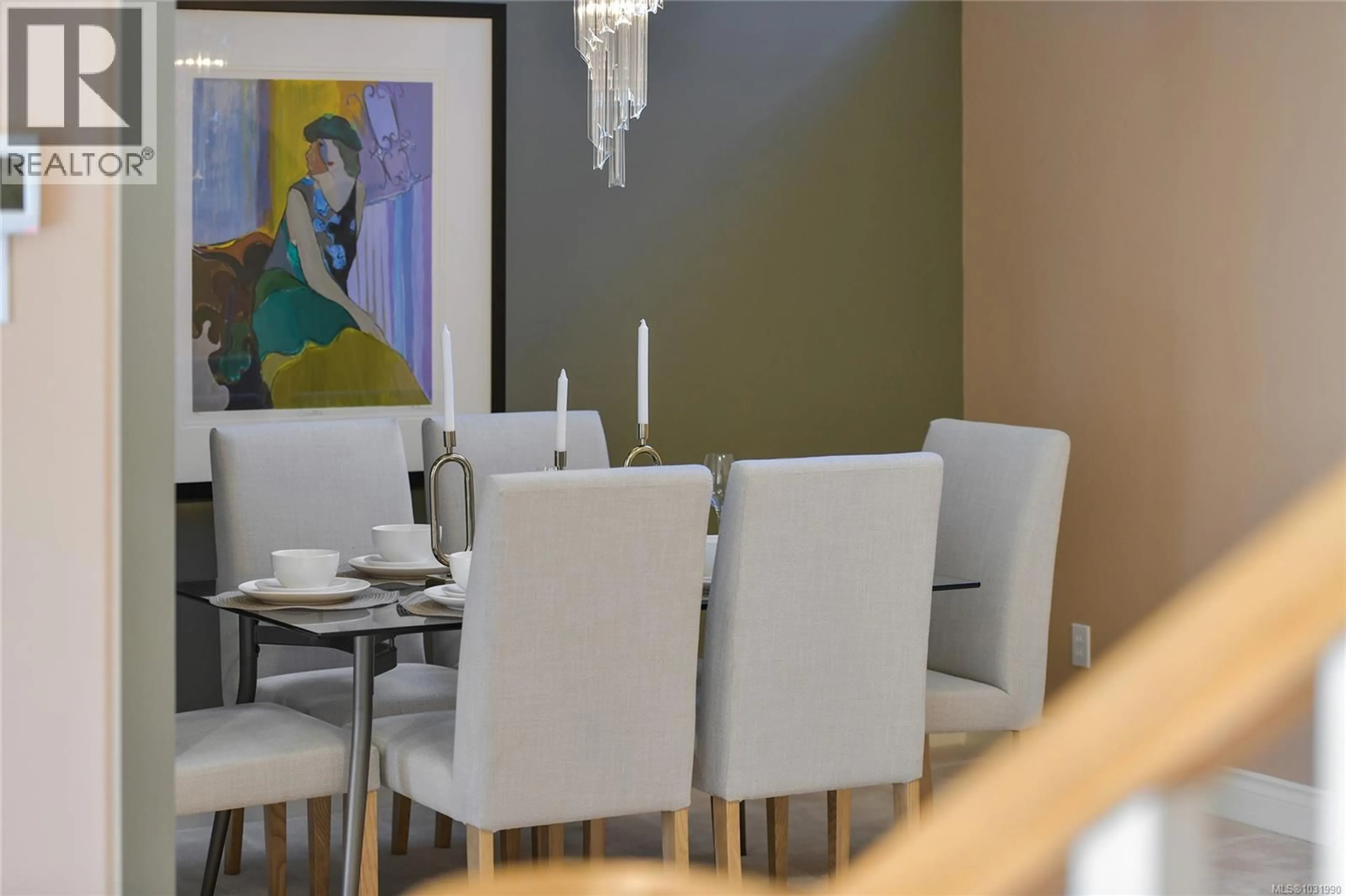 Dining room, wood/laminate floor for 13 - 520 MARSETT PLACE, Saanich British Columbia V8X7J1