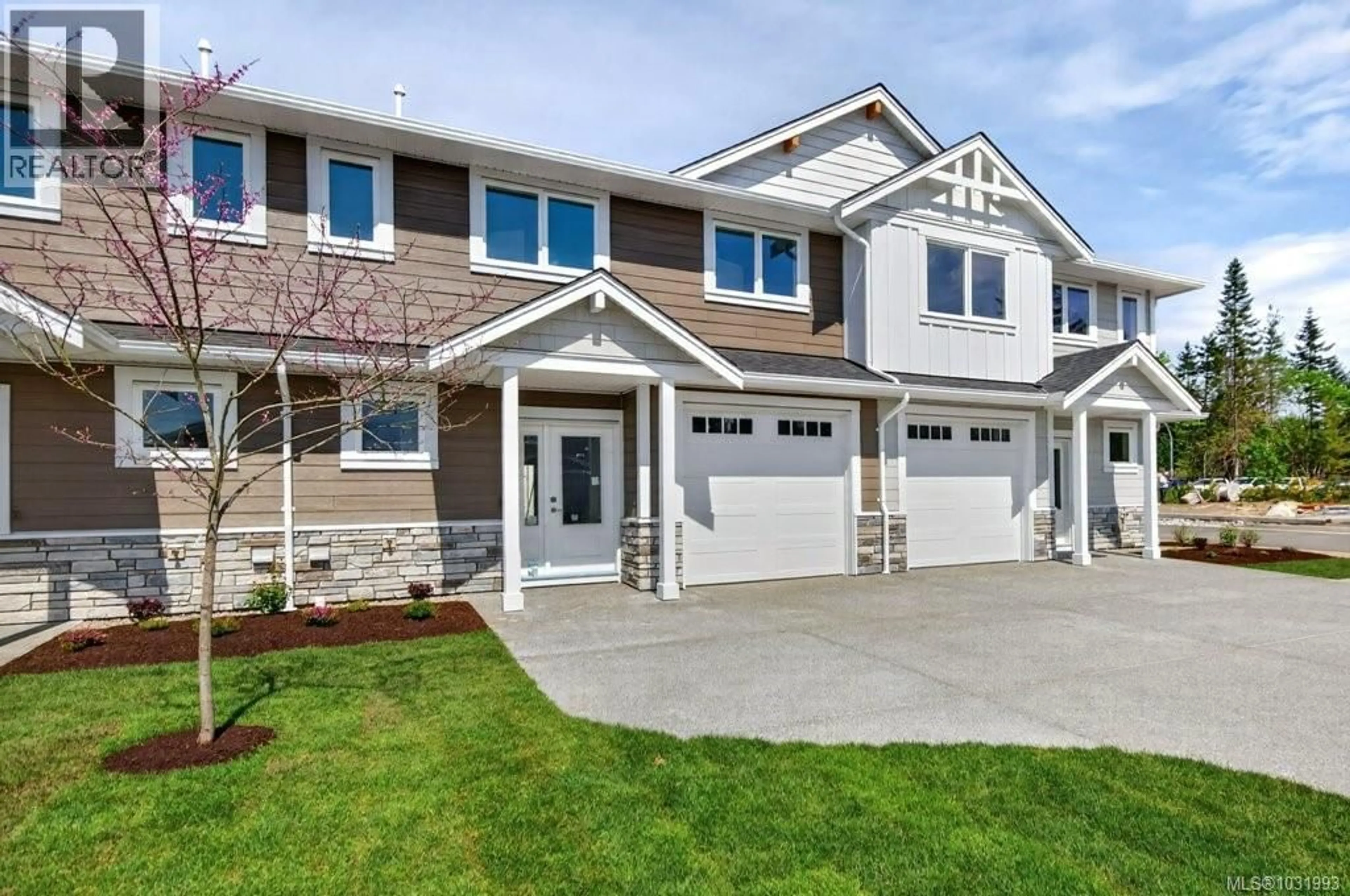Home with vinyl exterior material, street for C - 875 GRUMMAN PLACE, Comox British Columbia V9M4H9