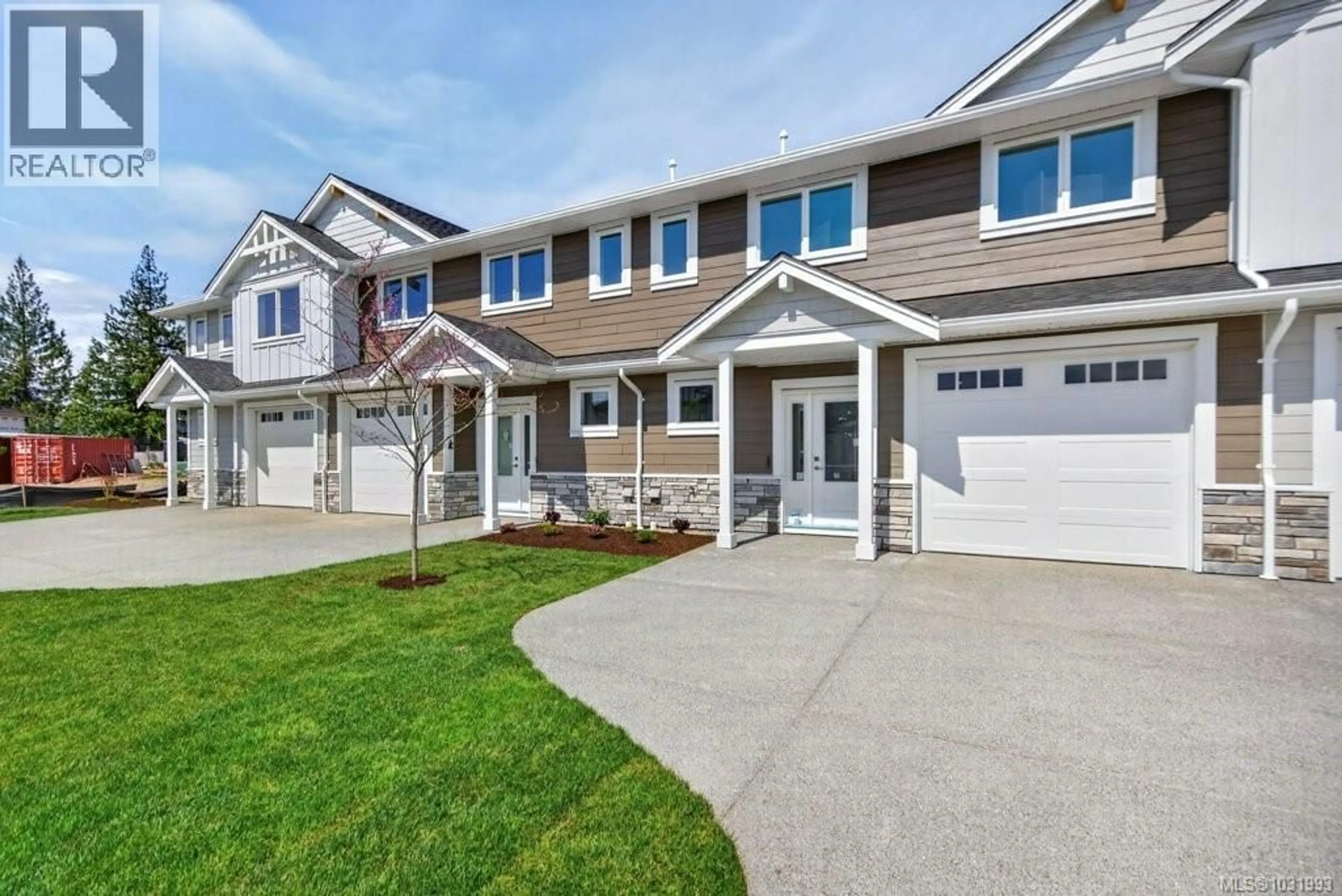 Home with vinyl exterior material, street for C - 875 GRUMMAN PLACE, Comox British Columbia V9M4H9