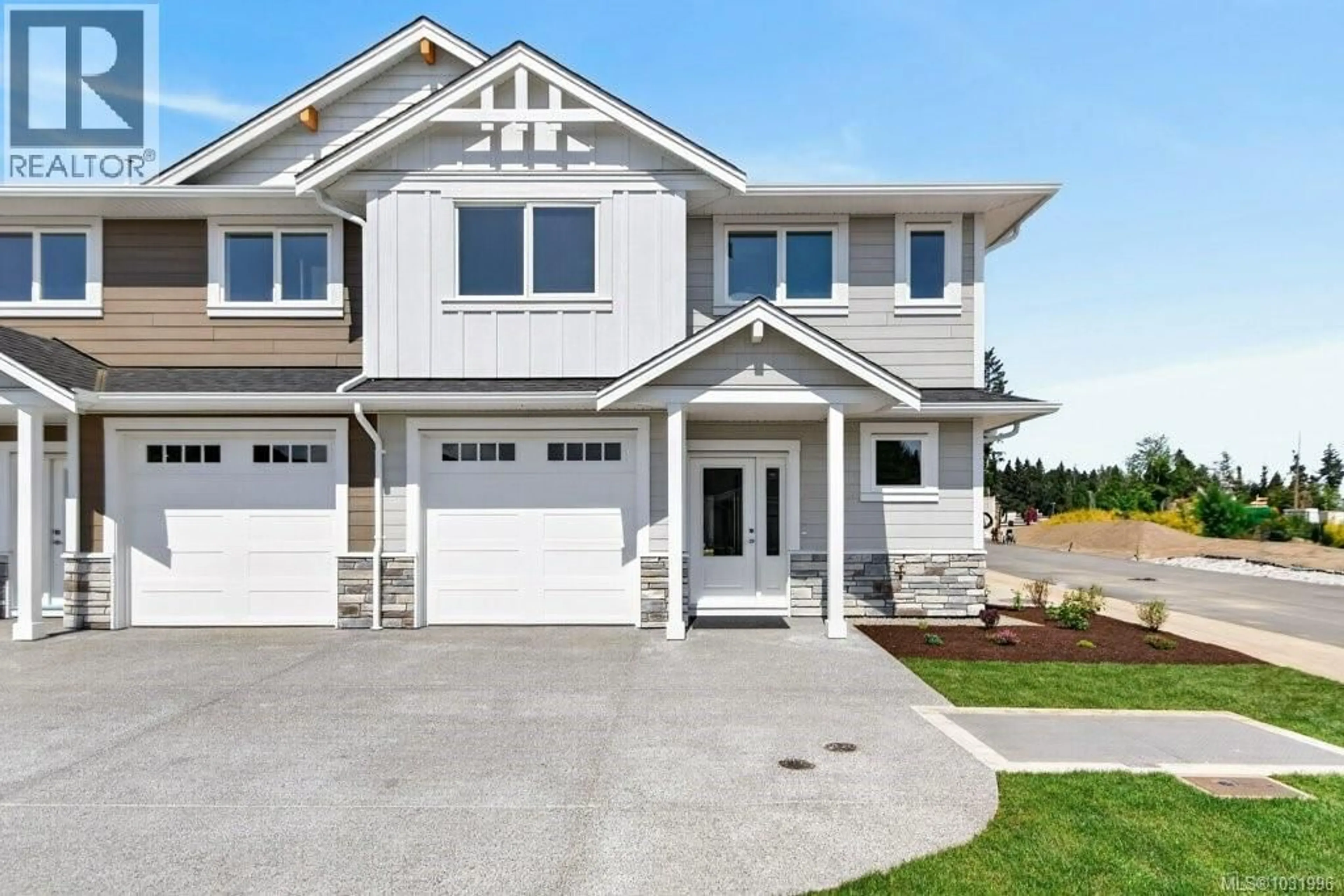 Home with vinyl exterior material, street for D - 875 GRUMMAN PLACE, Comox British Columbia V9M4H9