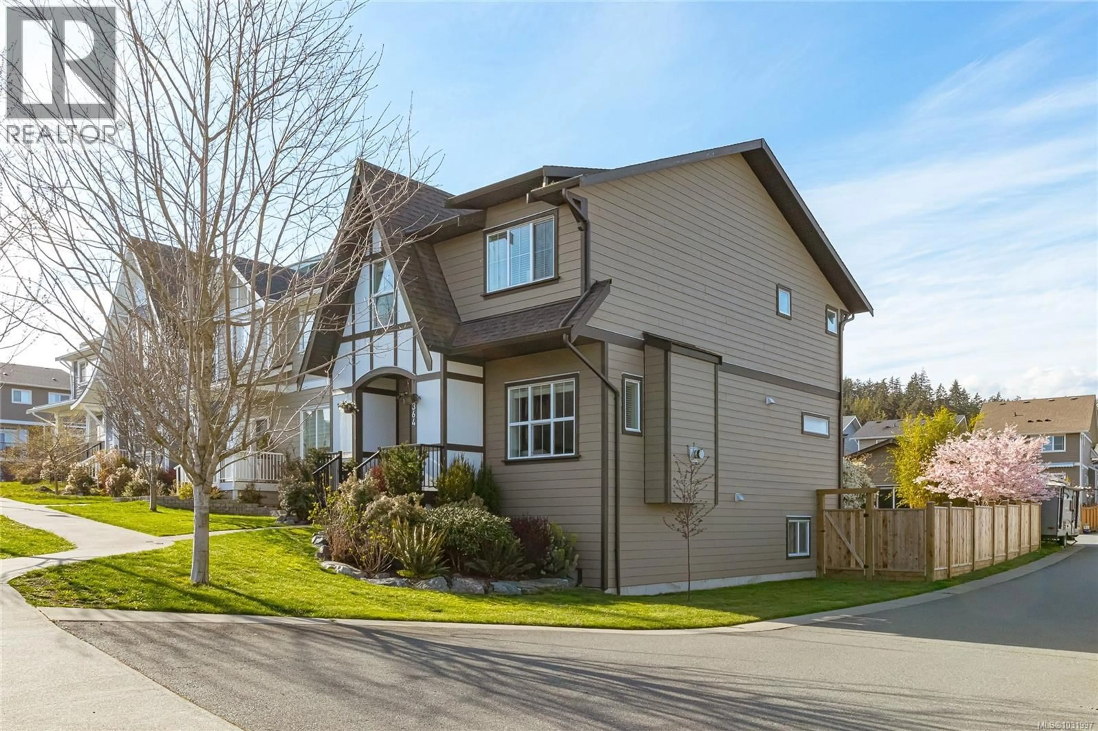 Home with vinyl exterior material, street for 364 KESTREL STREET, Colwood British Columbia V9C0L9