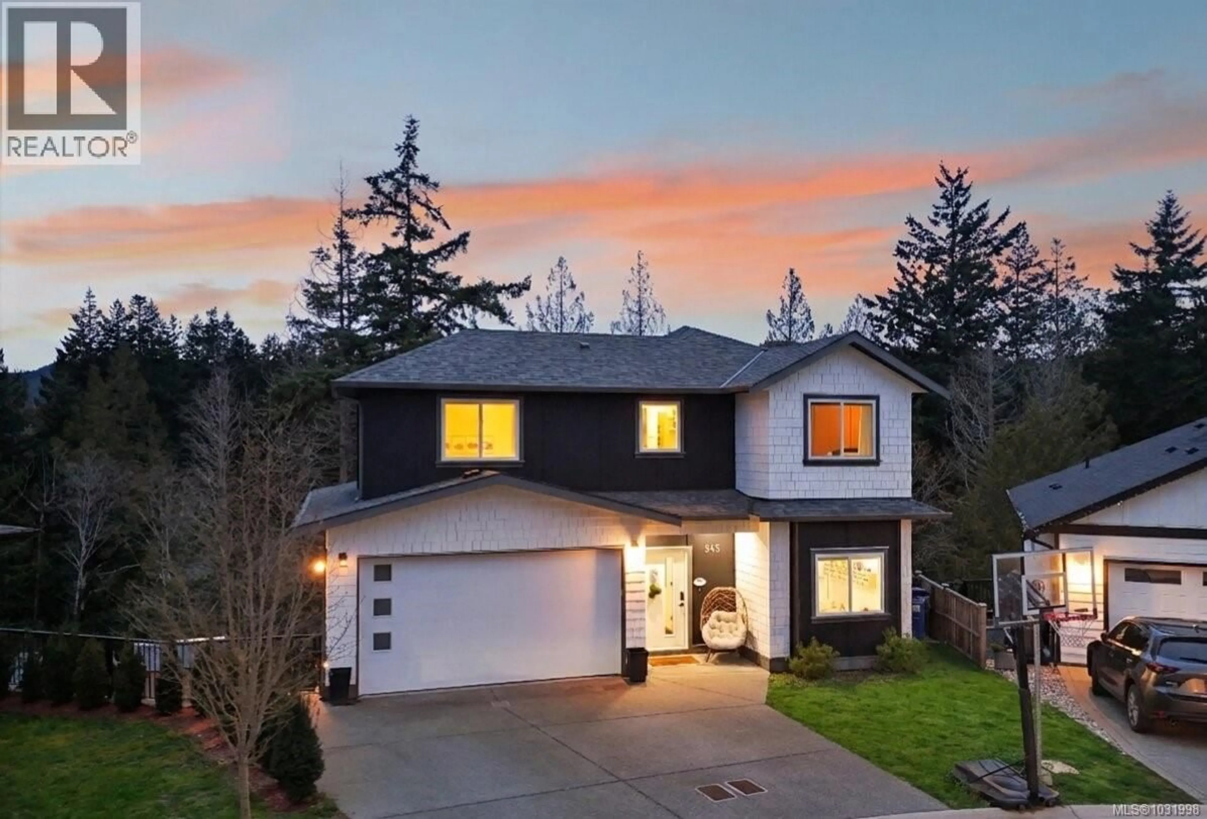 A pic from outside/outdoor area/front of a property/back of a property/a pic from drone, street for 945 BLAKEON PLACE, Langford British Columbia V9C0R3