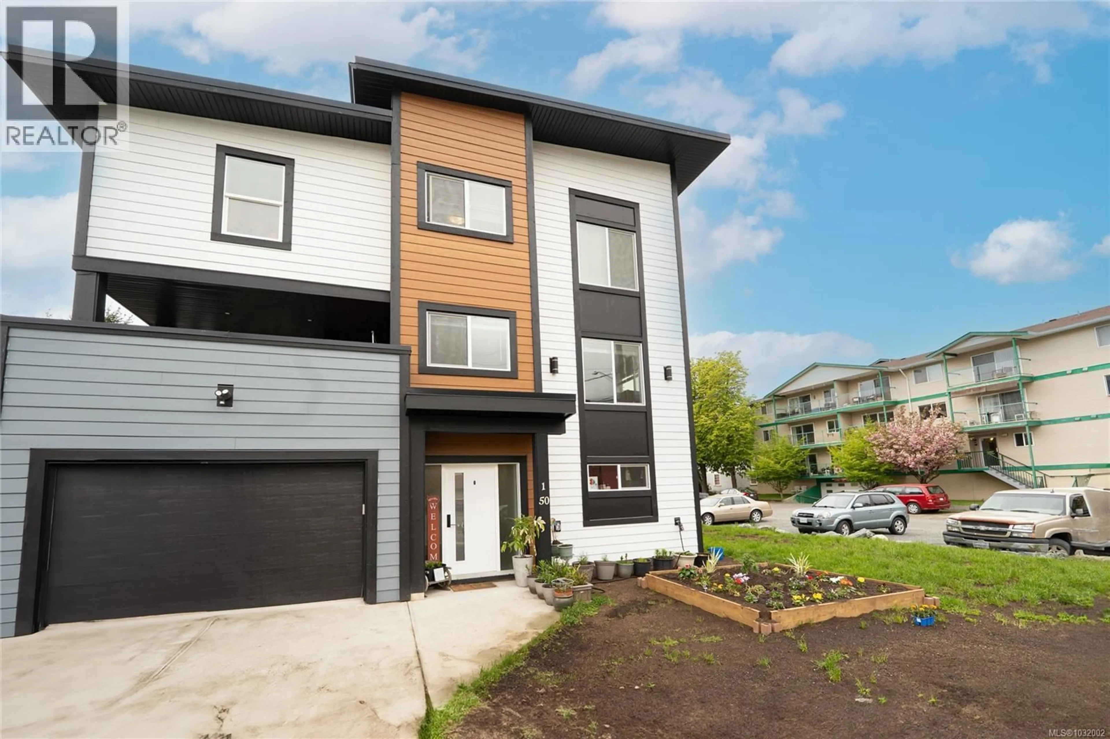 Home with vinyl exterior material, street for 1 - 50 KING GEORGE STREET NORTH, Lake Cowichan British Columbia V0R2G1