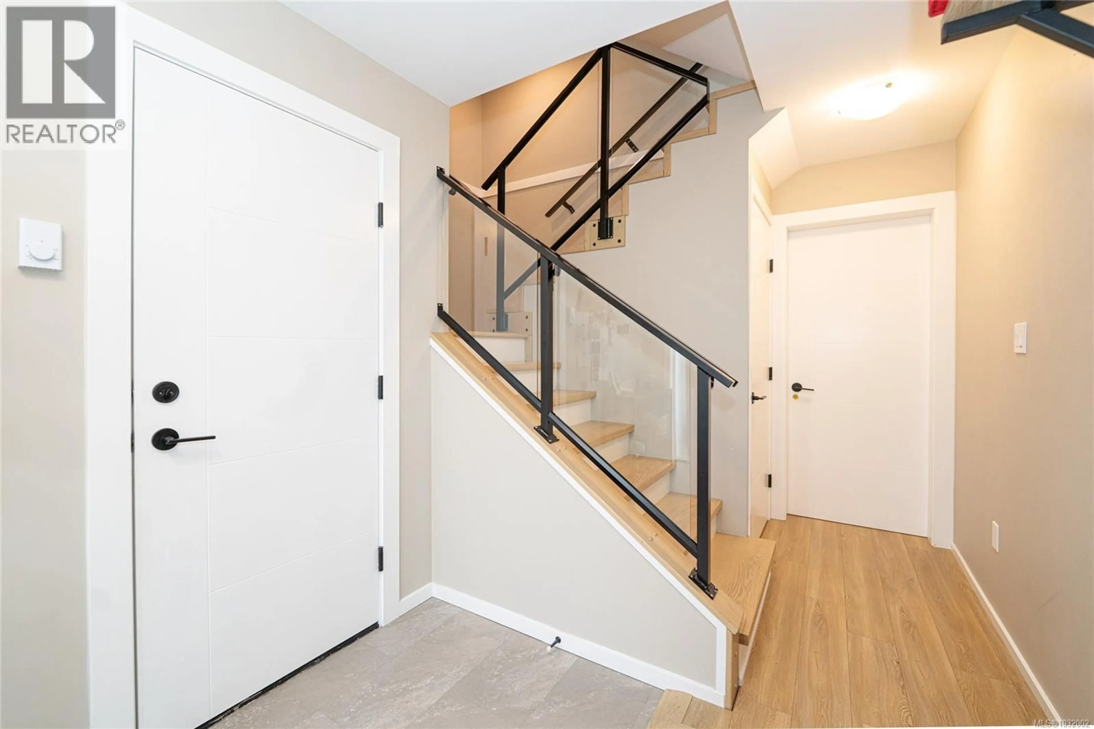 Indoor entryway for 1 - 50 KING GEORGE STREET NORTH, Lake Cowichan British Columbia V0R2G1