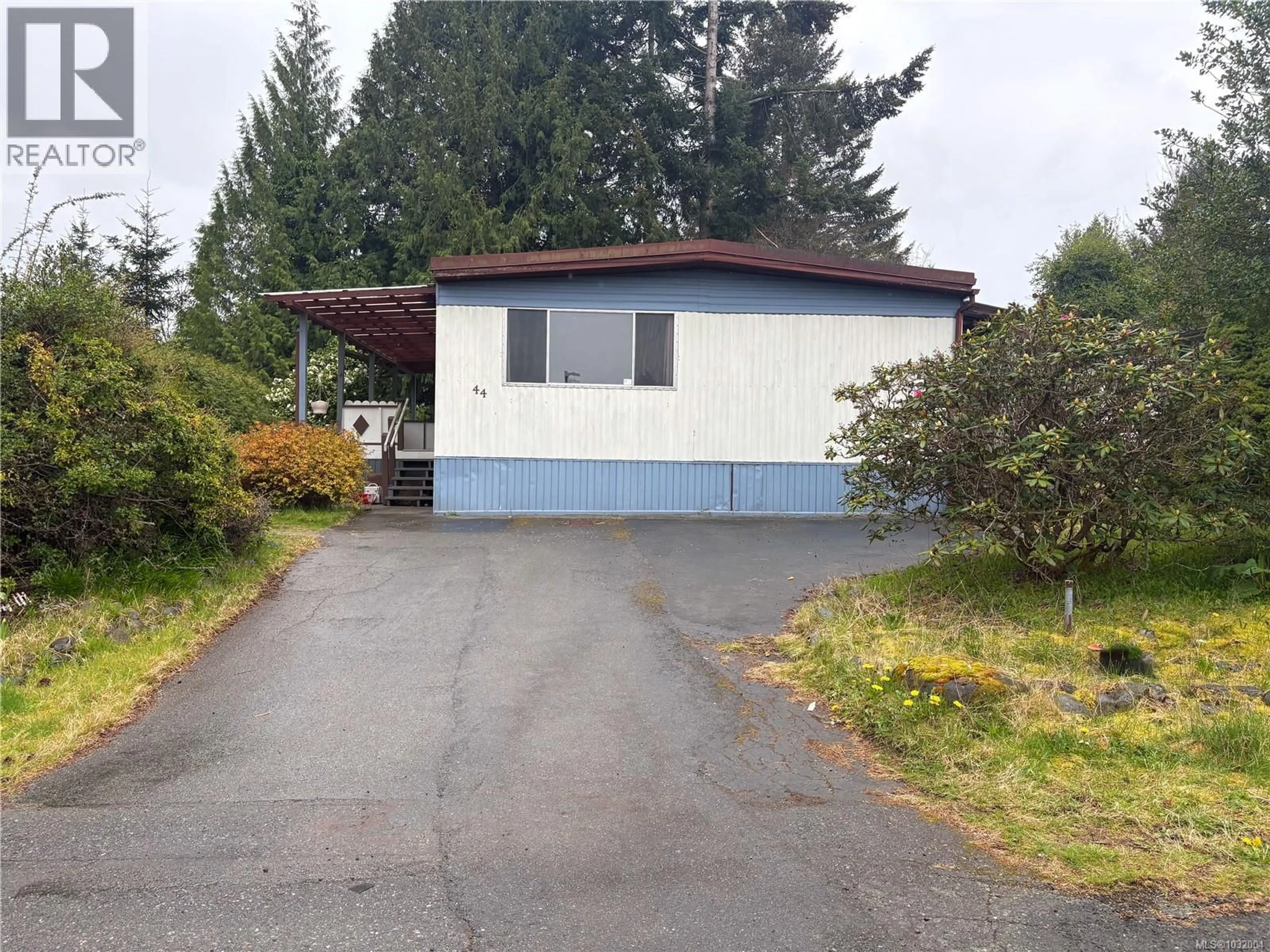 Home with vinyl exterior material, street for 44 - 61 12TH STREET, Nanaimo British Columbia V9R6L3