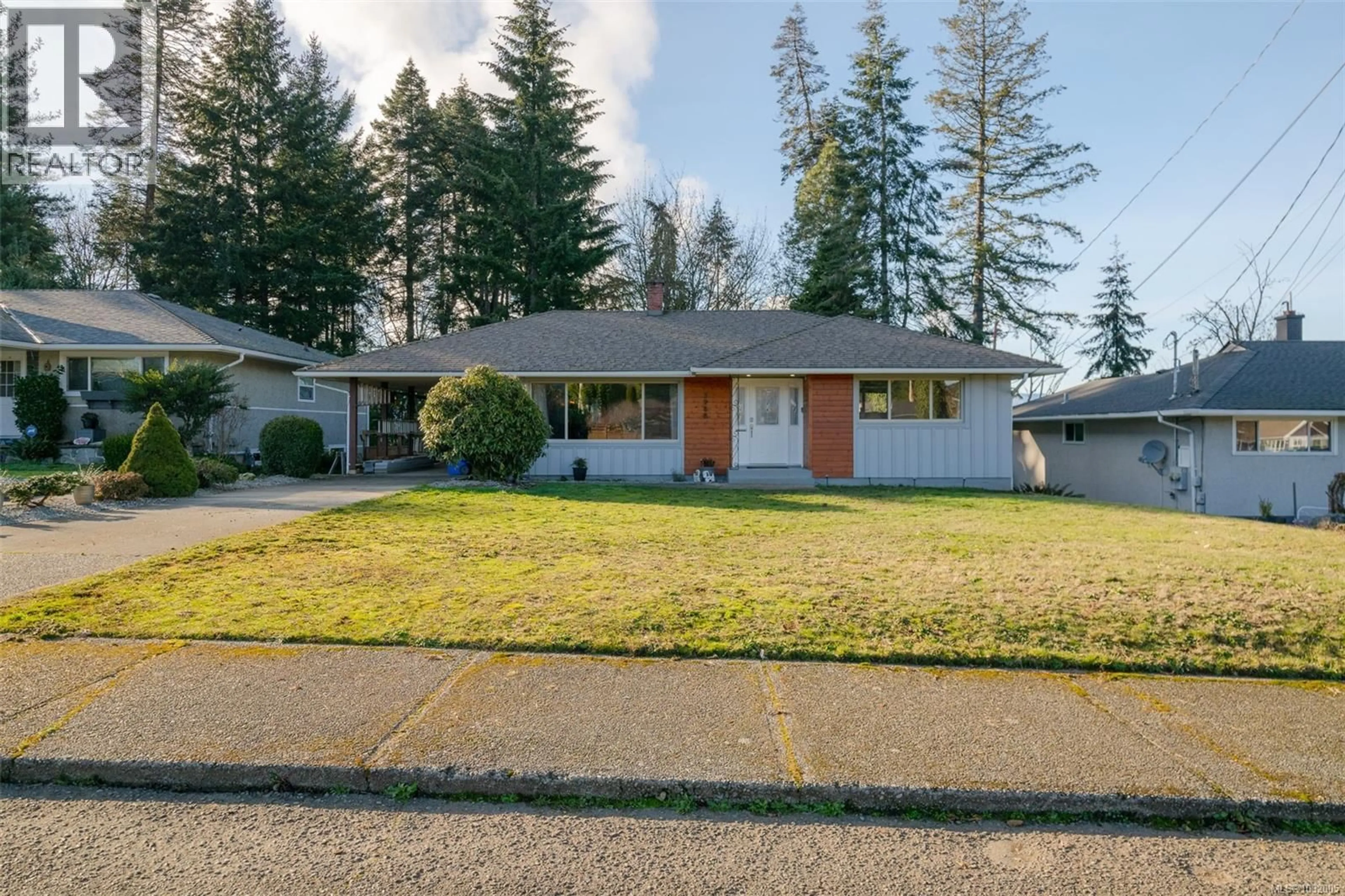 Home with vinyl exterior material, street for 3988 3RD AVENUE, Port Alberni British Columbia V9Y4G2