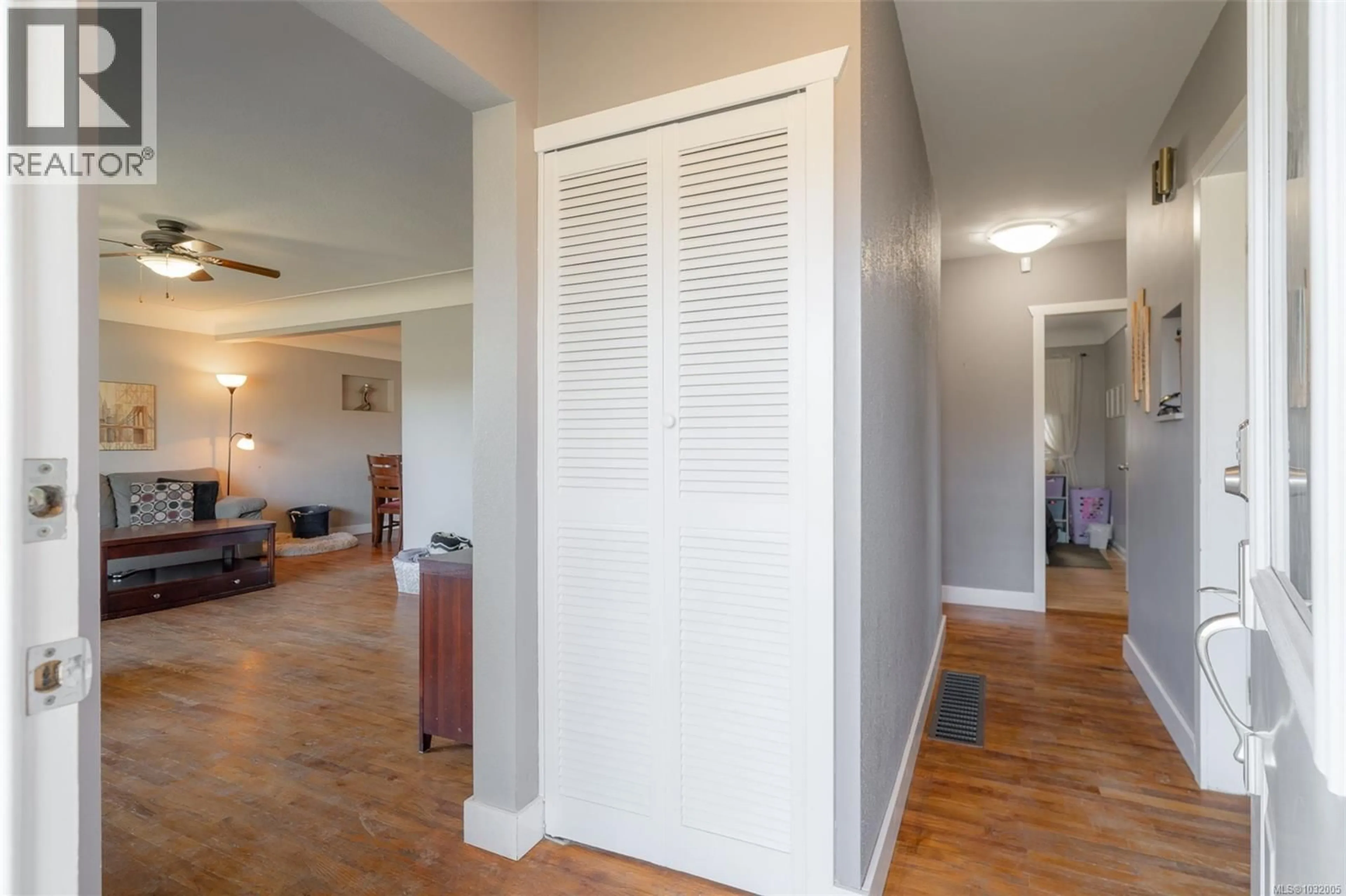 Indoor entryway for 3988 3RD AVENUE, Port Alberni British Columbia V9Y4G2