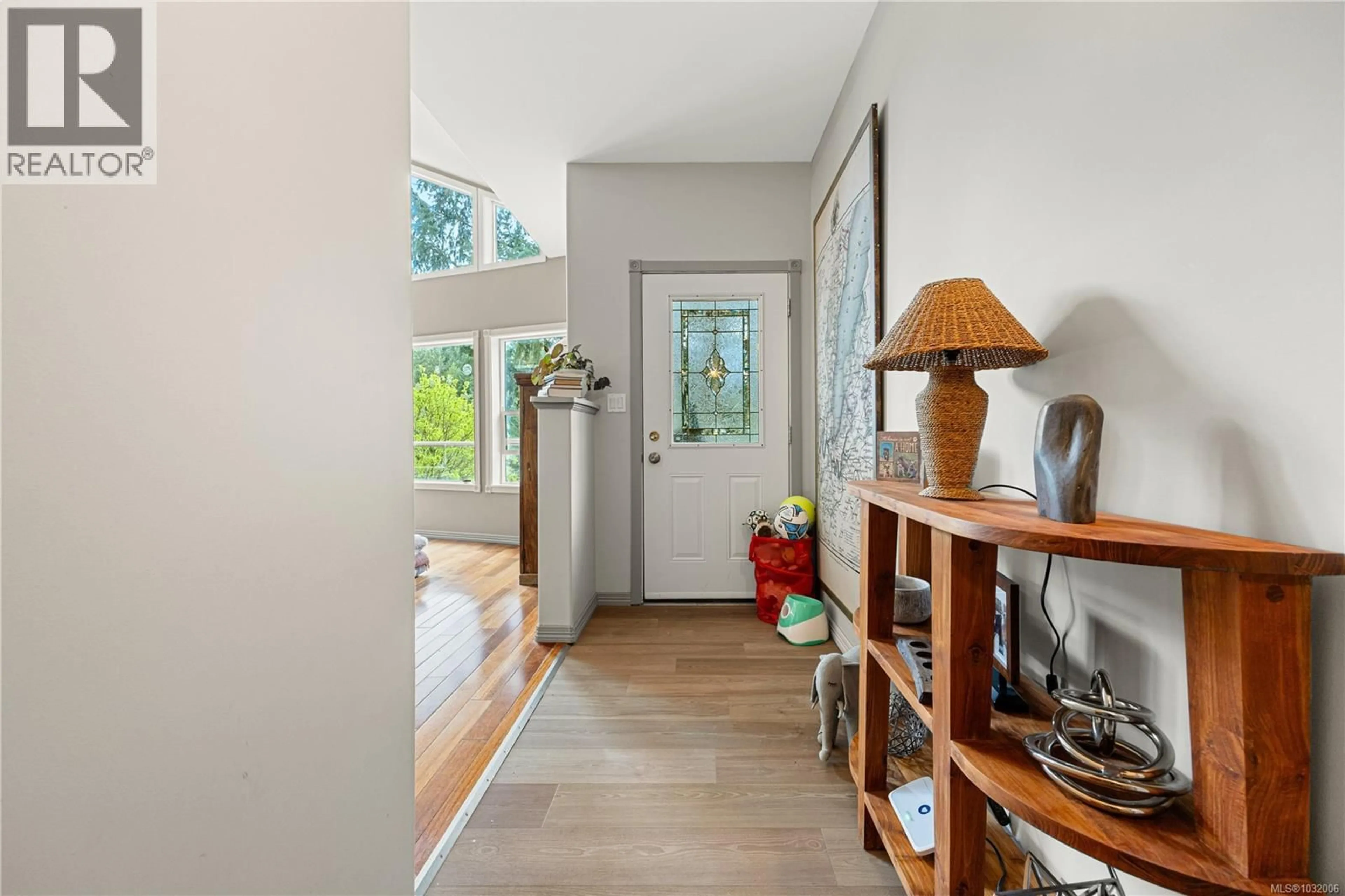 Indoor entryway for 3482 ARROWSMITH ROAD, Nanaimo British Columbia V9T5V3