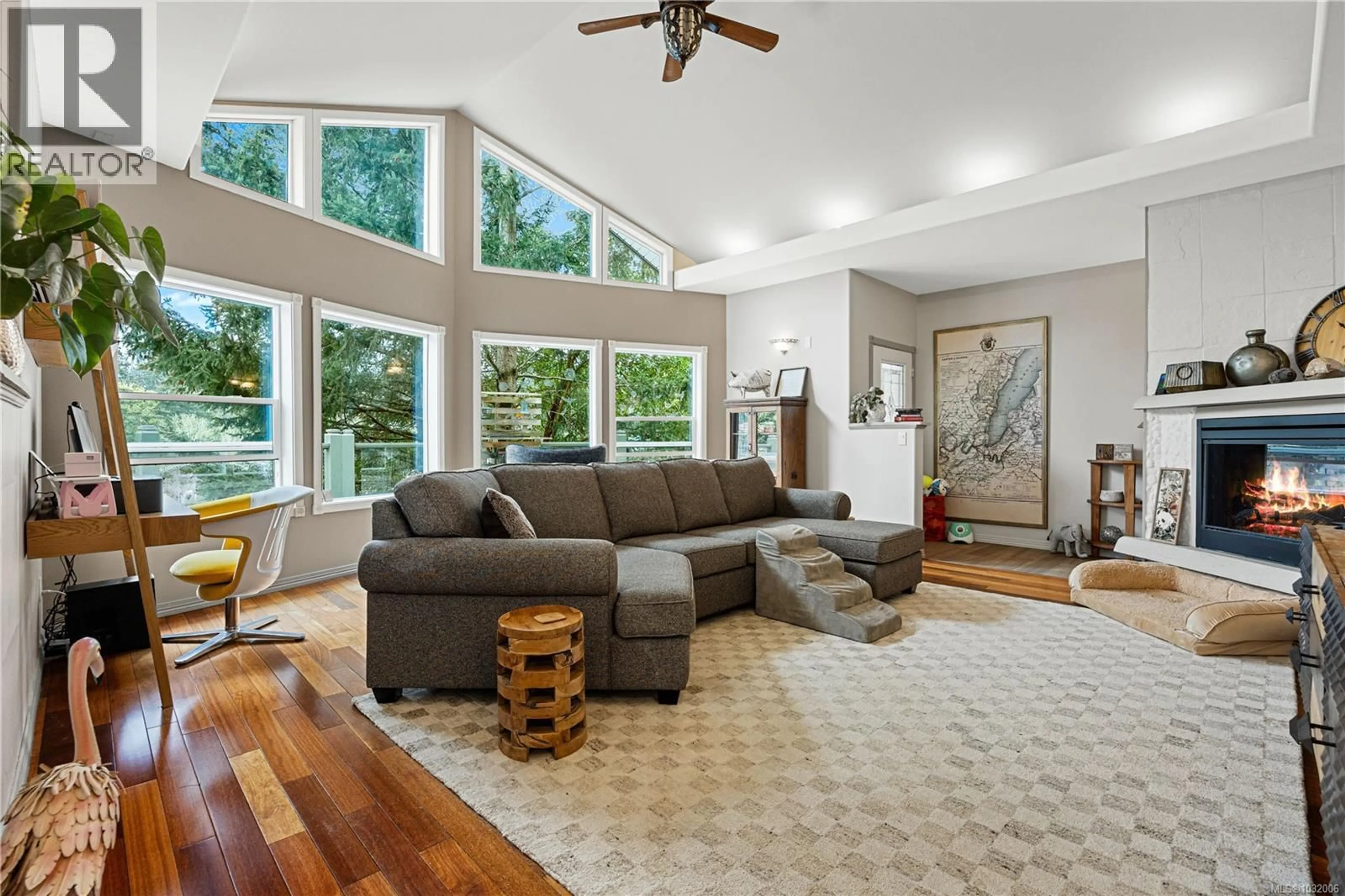 Living room with furniture, unknown for 3482 ARROWSMITH ROAD, Nanaimo British Columbia V9T5V3