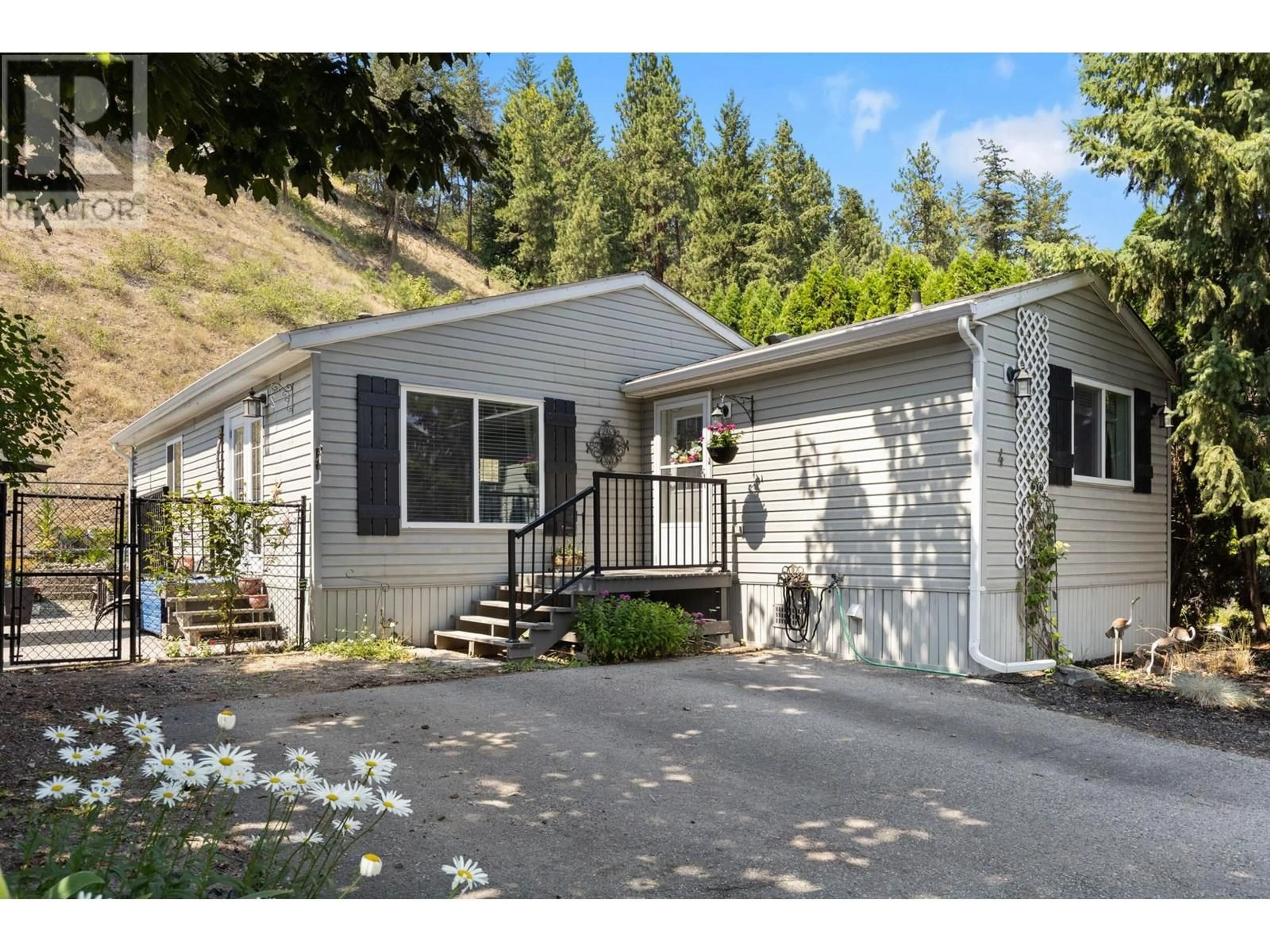 Home with vinyl exterior material for 1525 Westside Road Unit# 4, Kelowna British Columbia V1Z3Y3