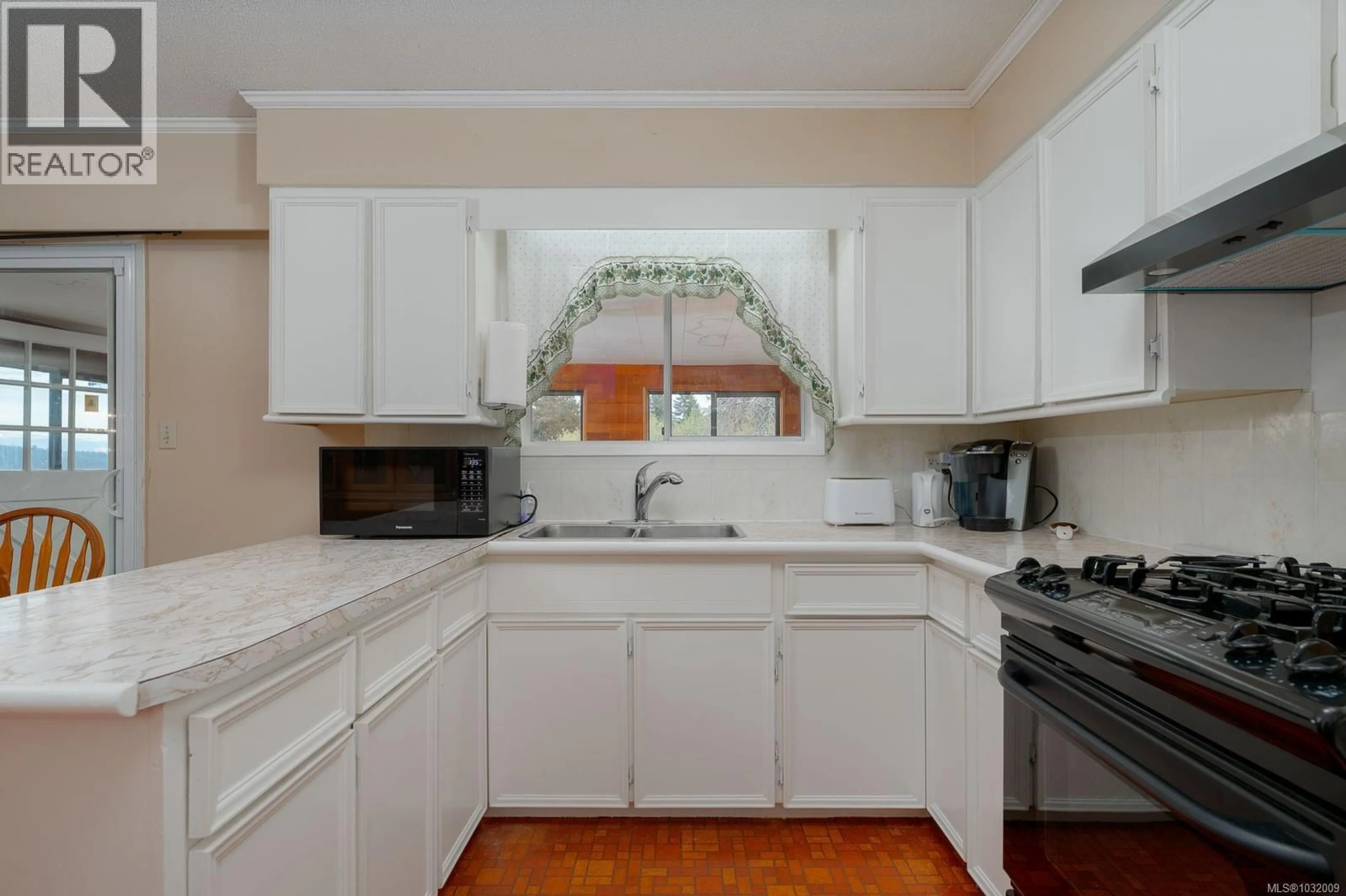 Standard kitchen, ceramic/tile floor for 2183 MOTION DRIVE, Port Alberni British Columbia V9Y1B4