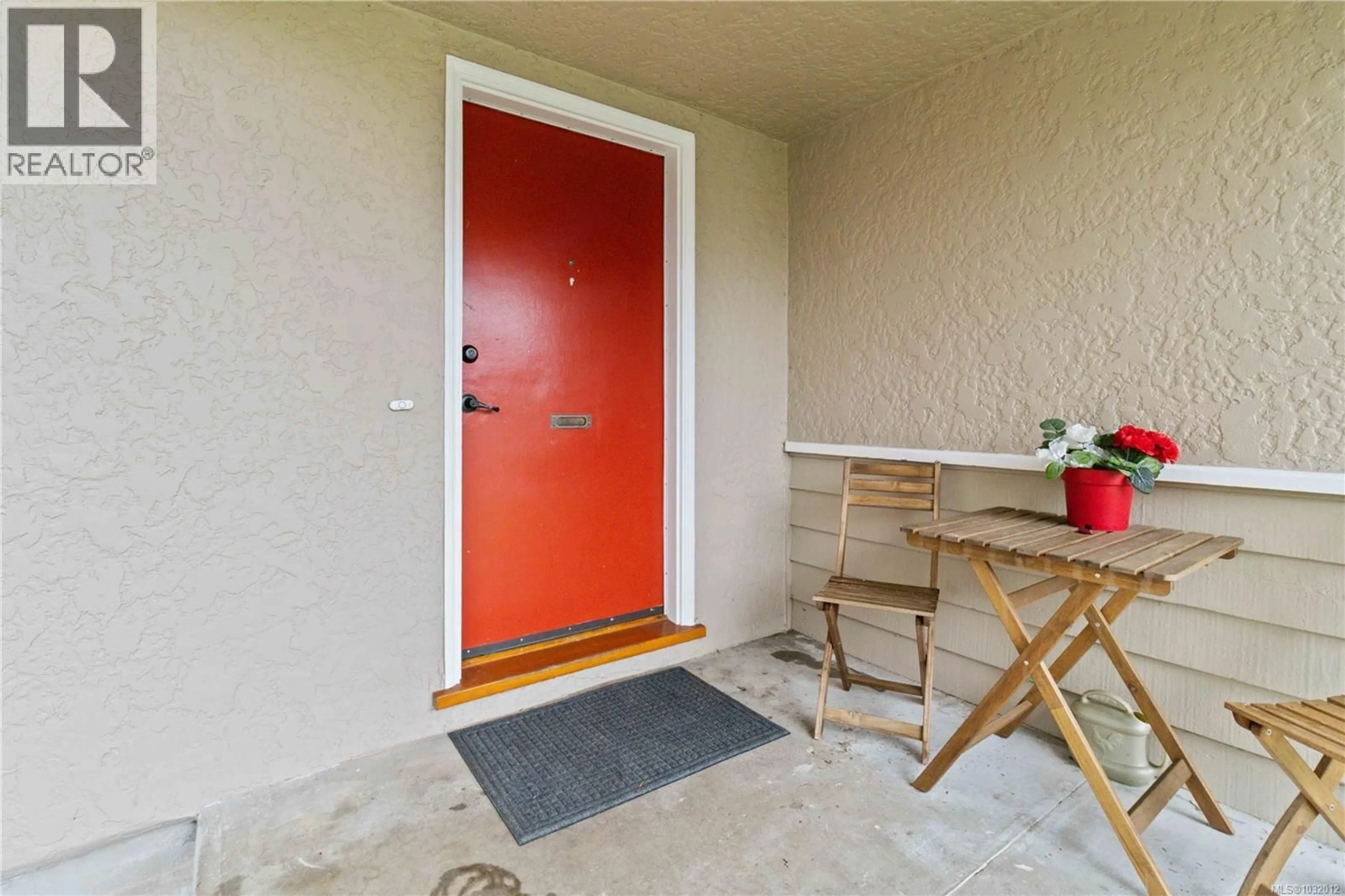 Indoor entryway for 1445 BROOKE STREET, Victoria British Columbia V8S1M4