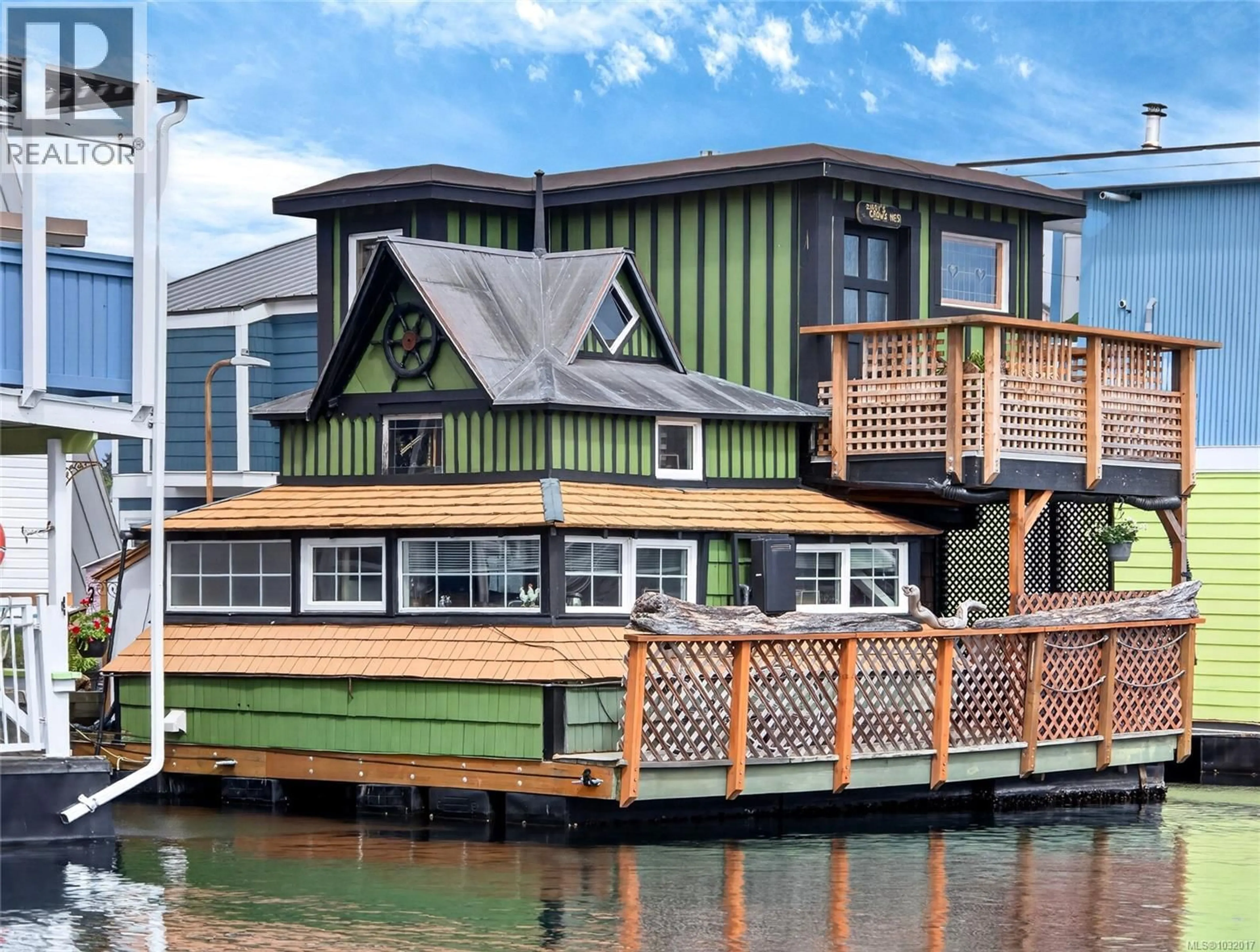 Home with vinyl exterior material, water/lake/river/ocean view for C 3 - 1 DALLAS ROAD, Victoria British Columbia V8V0B2