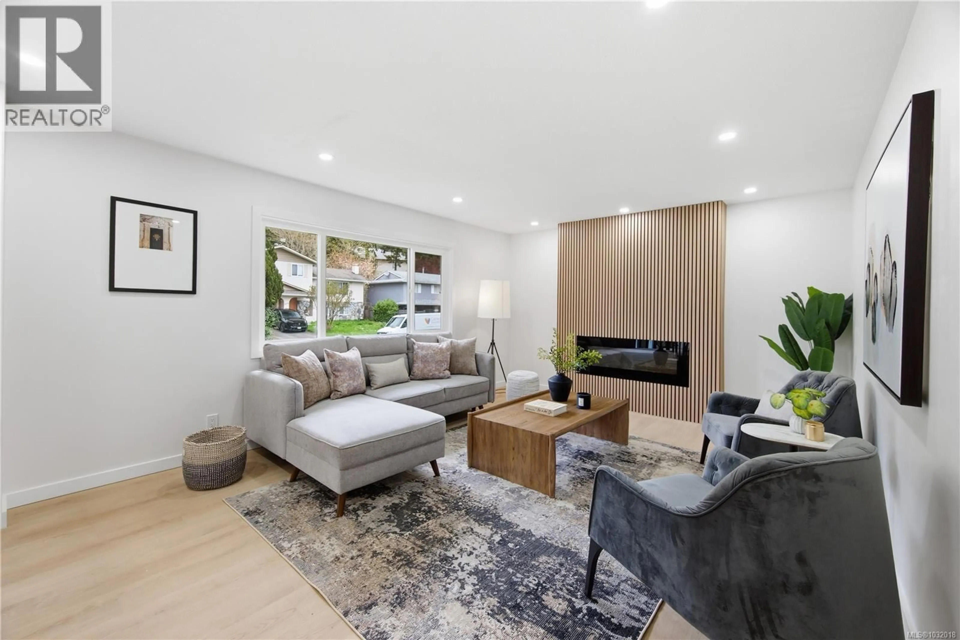 Living room with furniture, unknown for 4391 ELNIDO CRESCENT, Saanich British Columbia V8N5G8