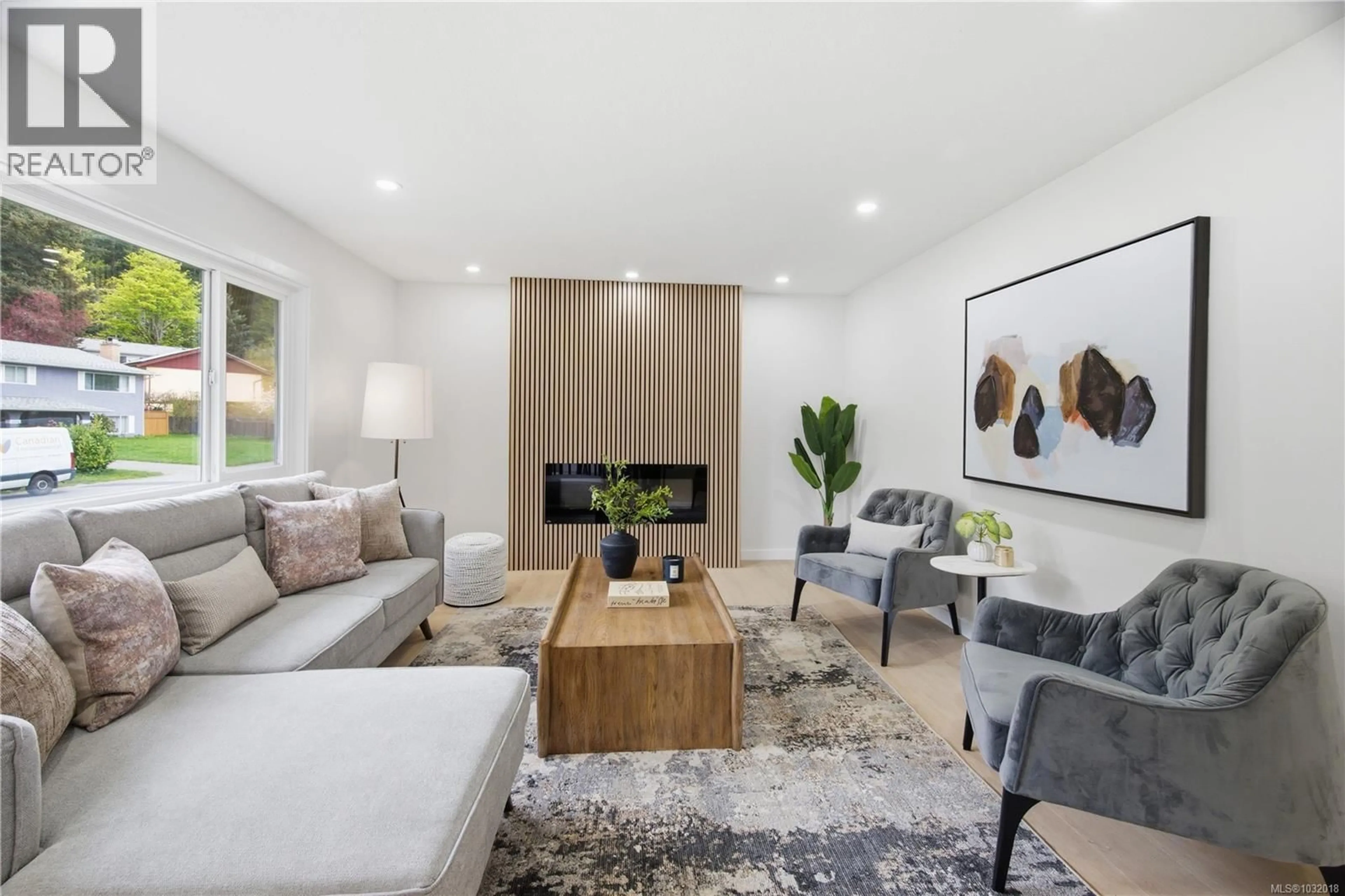 Living room with furniture, unknown for 4391 ELNIDO CRESCENT, Saanich British Columbia V8N5G8