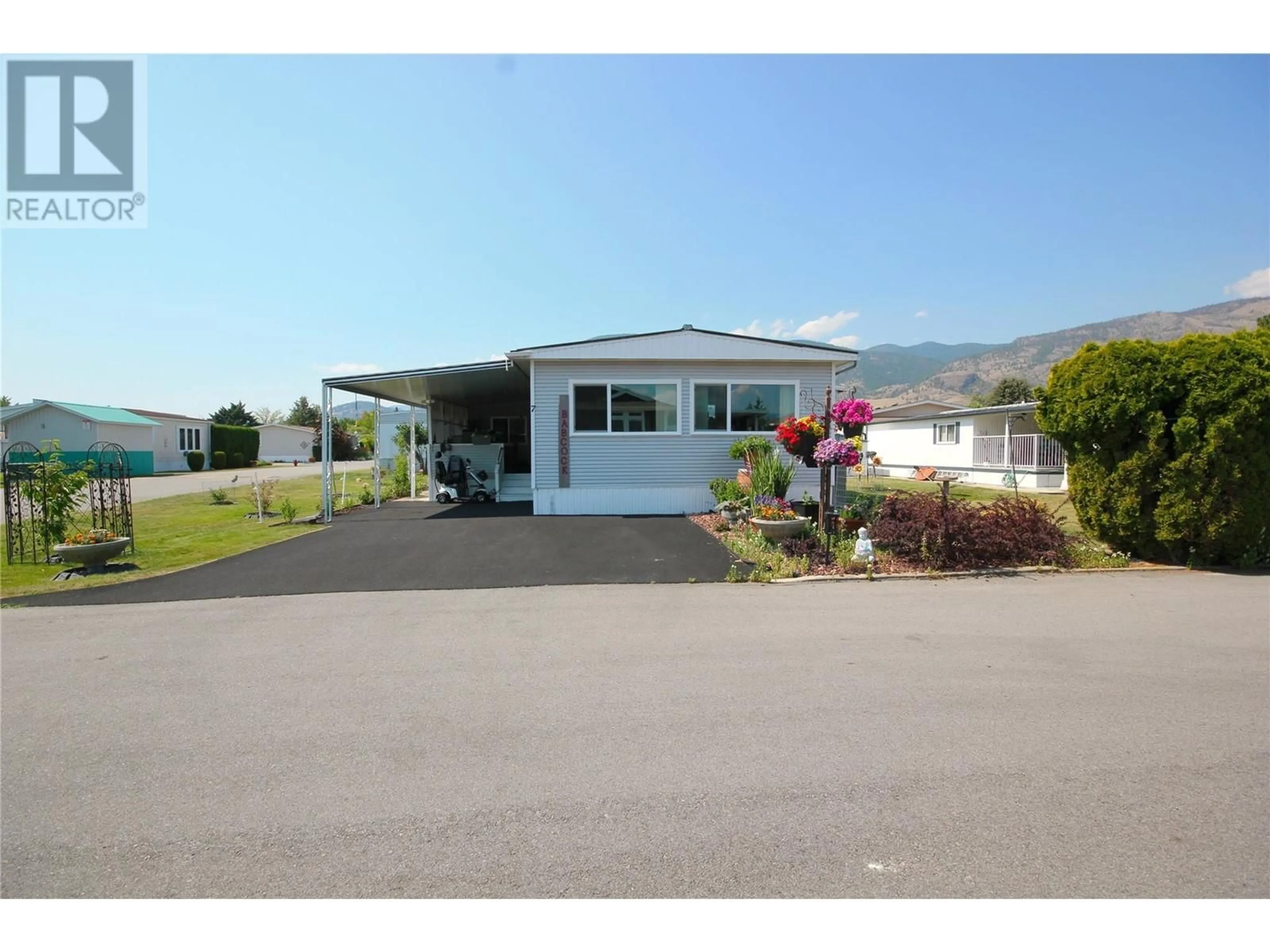 Indoor garage for 321 YORKTON Avenue Unit# 7, Penticton British Columbia V2A3V6