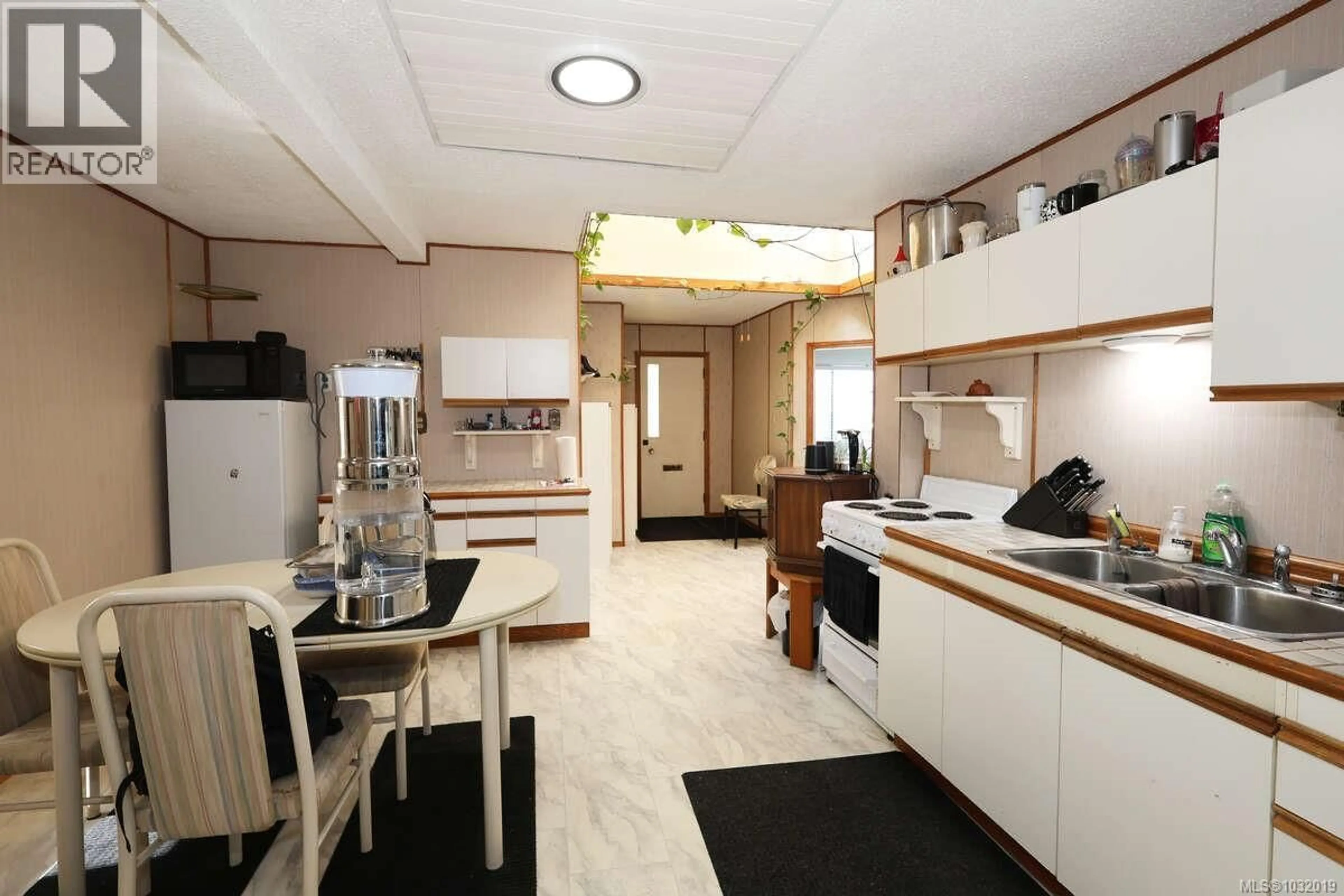 Standard kitchen, unknown for 3755 15TH AVENUE, Port Alberni British Columbia V9Y5C7