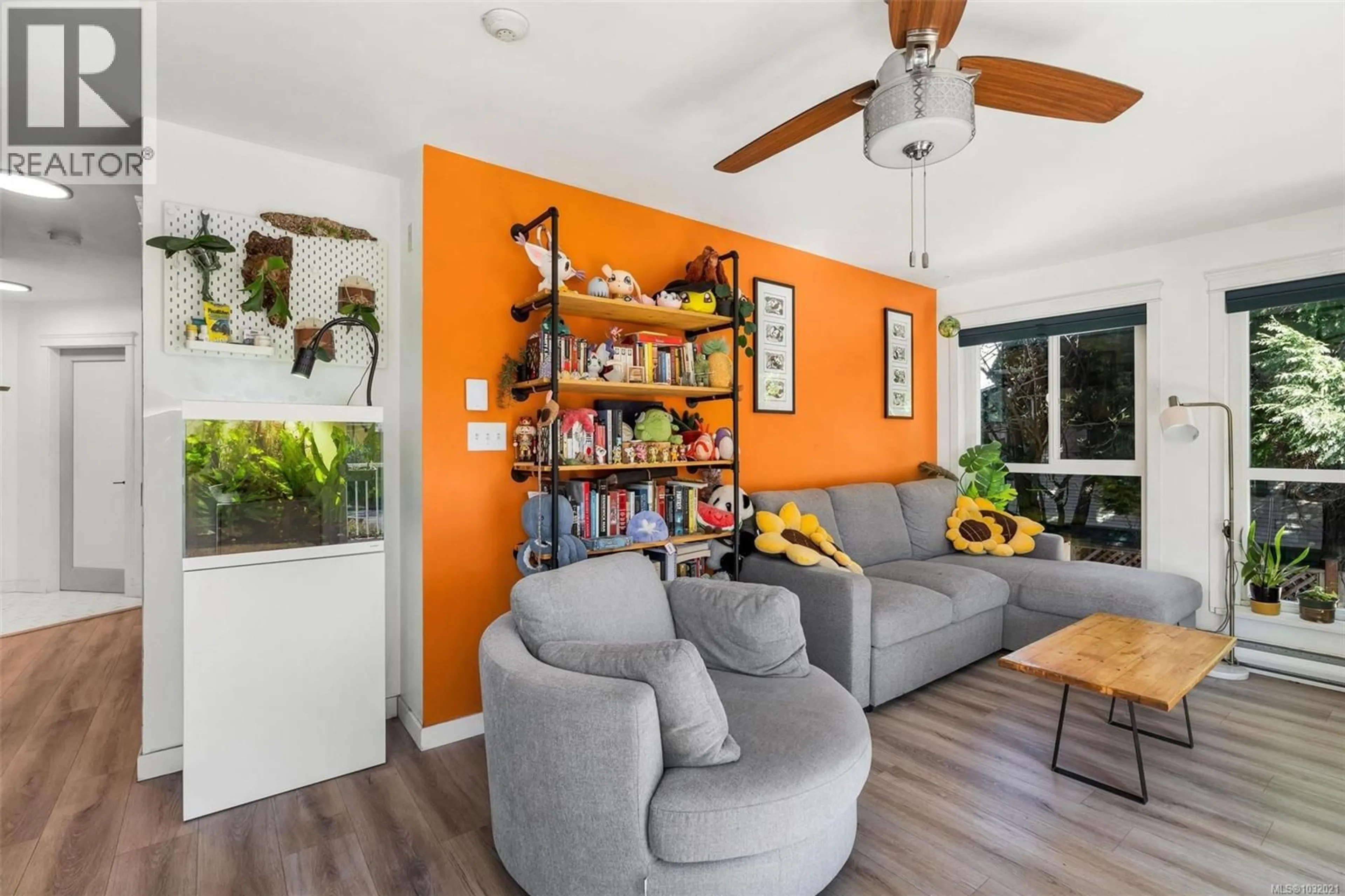 Living room with furniture, unknown for 206 - 1028 BALMORAL ROAD, Victoria British Columbia V8T1A8