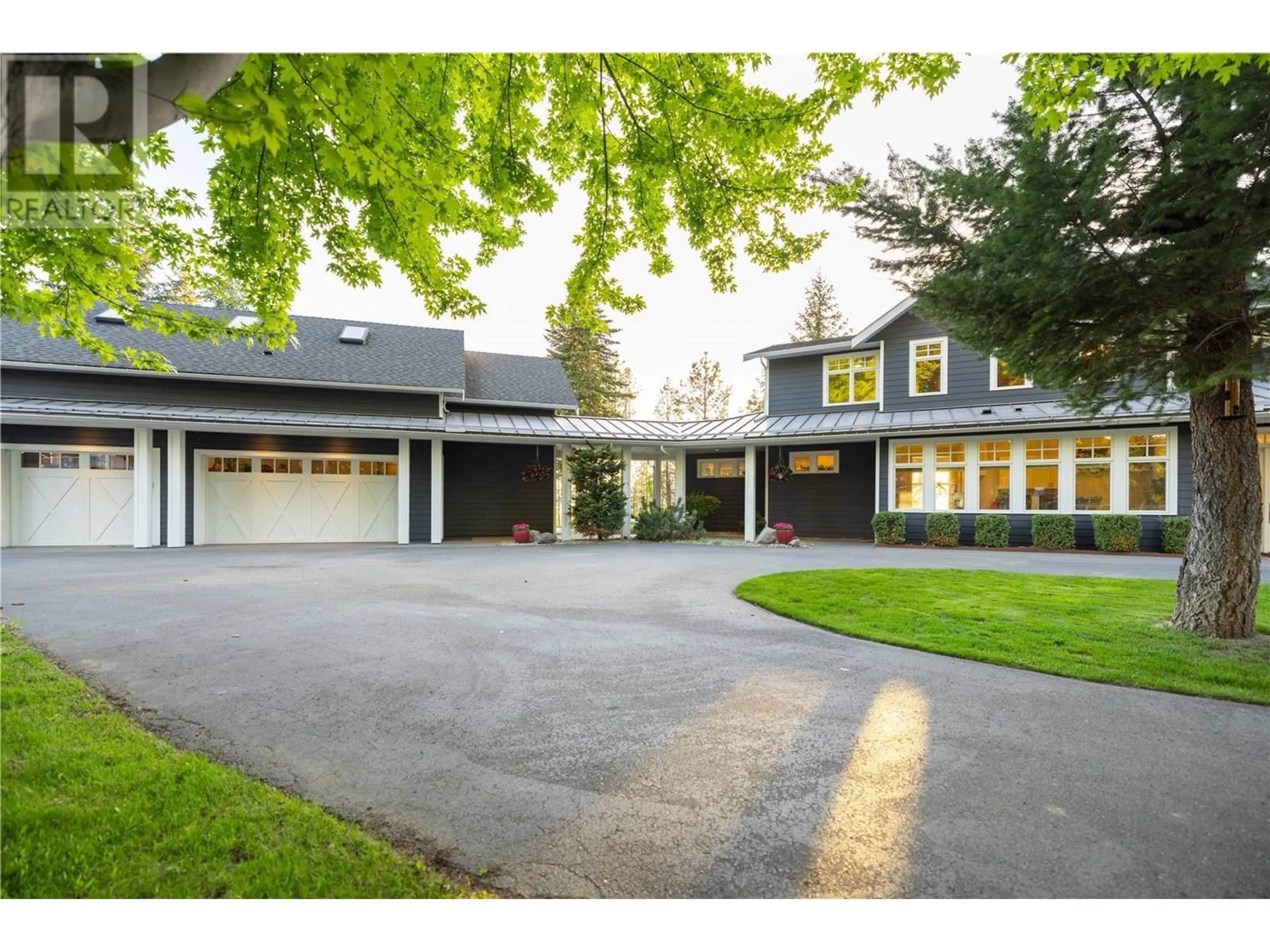 Frontside or backside of a home for 2815 Harvard Road, Kelowna British Columbia V1W4C2