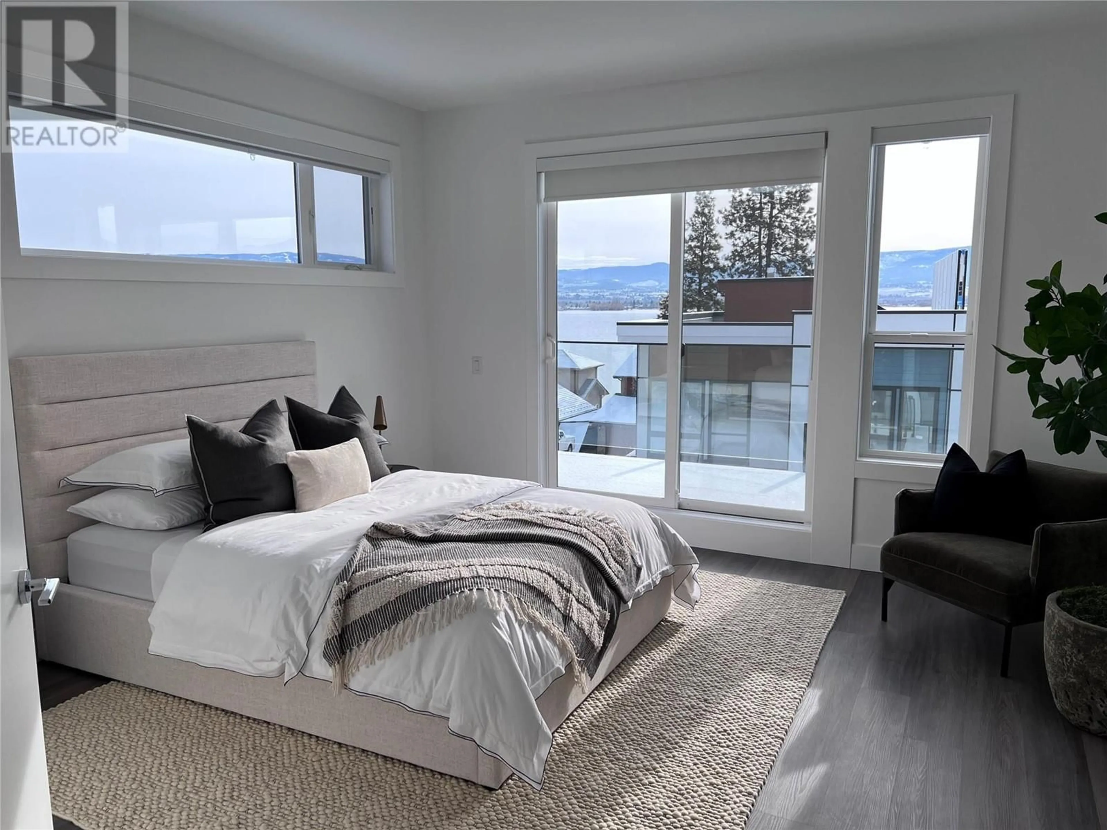 Bedroom with bed, wood/laminate floor for 157 - 2100 CAMPBELL ROAD, West Kelowna British Columbia V1Z1S9